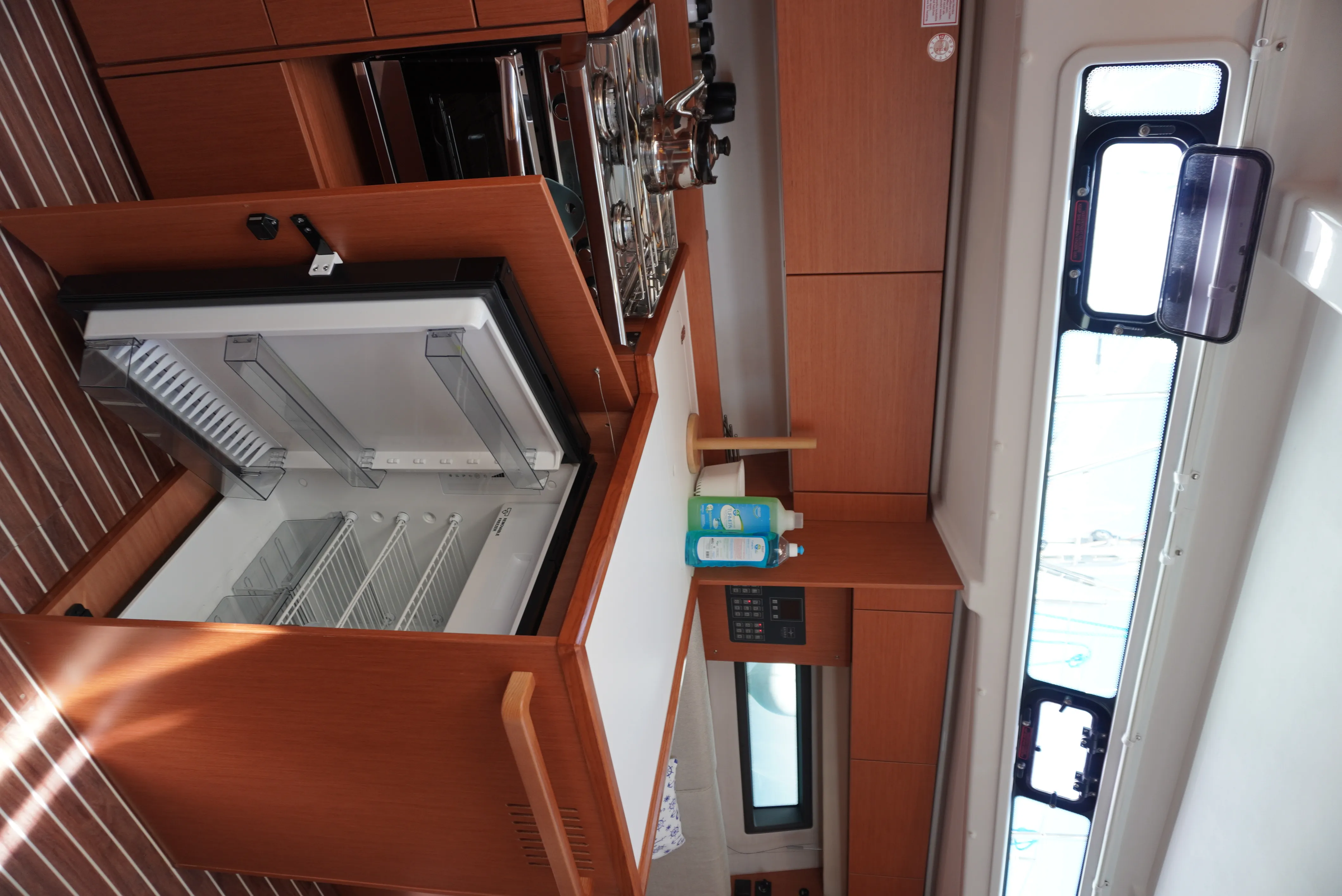 Bavaria C42 Alara-3 — фотография яхты 19