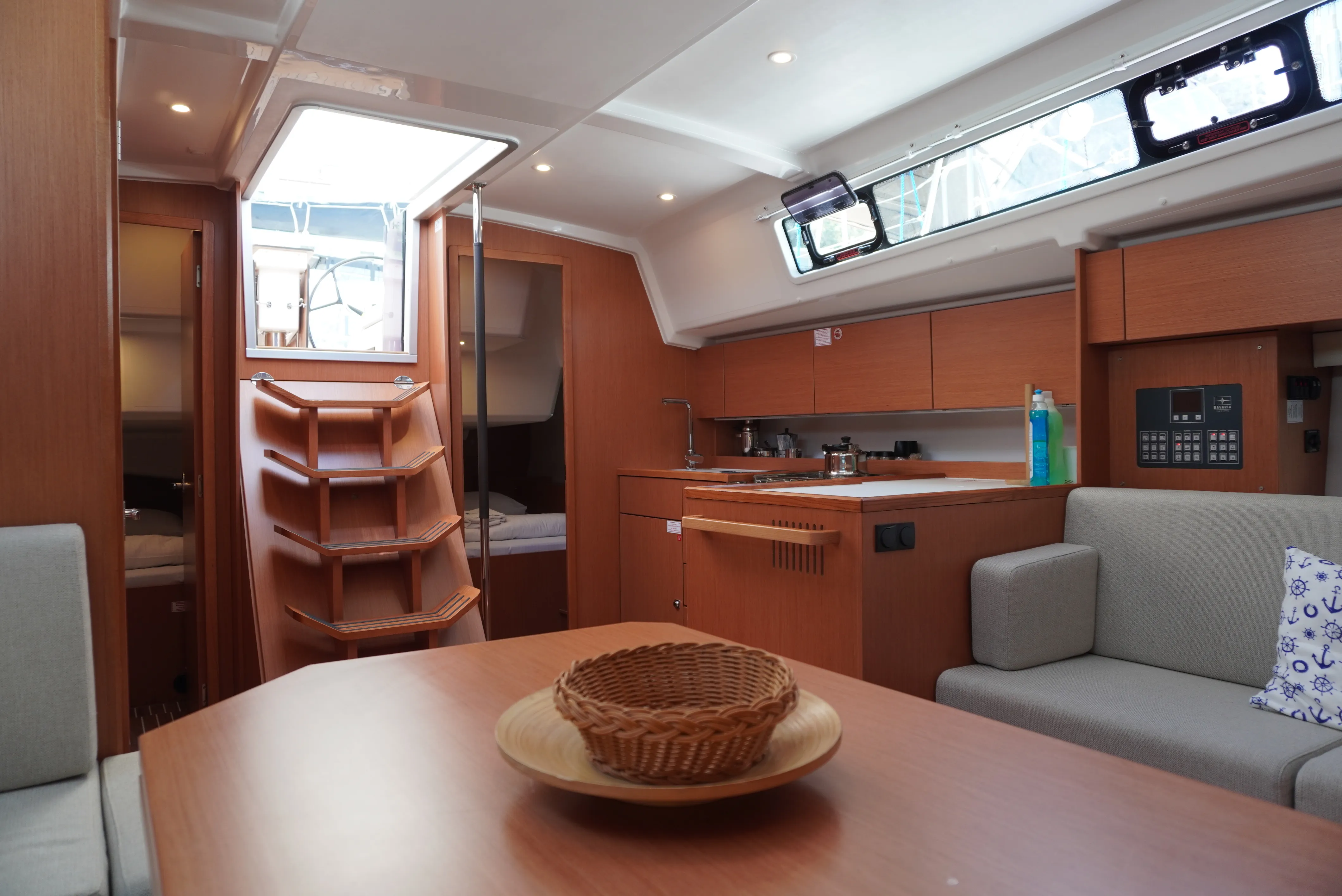 Bavaria C42 Alara-3 — фотография яхты 18