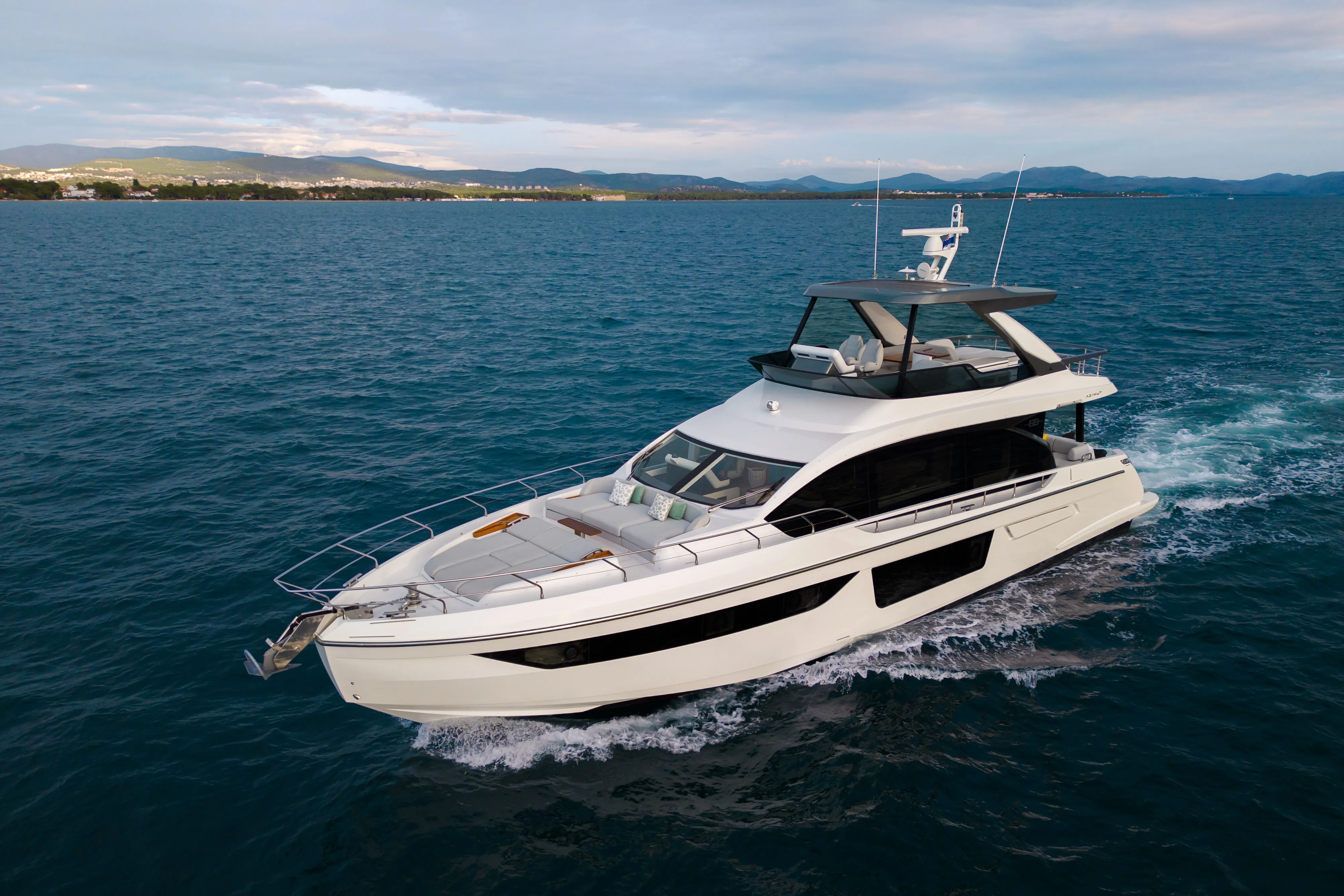 Azimut 68 E DONNA — yacht photo 2