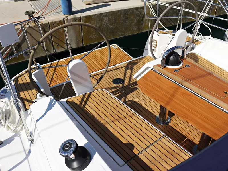 Bavaria Cruiser 37 JULIA — jahtikuva 2