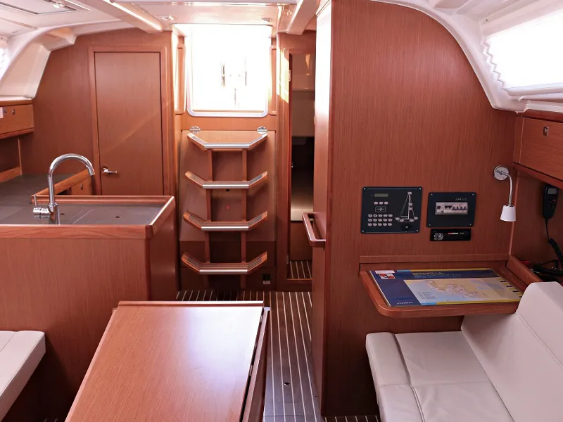 Bavaria Cruiser 37 JULIA — jahtikuva 5