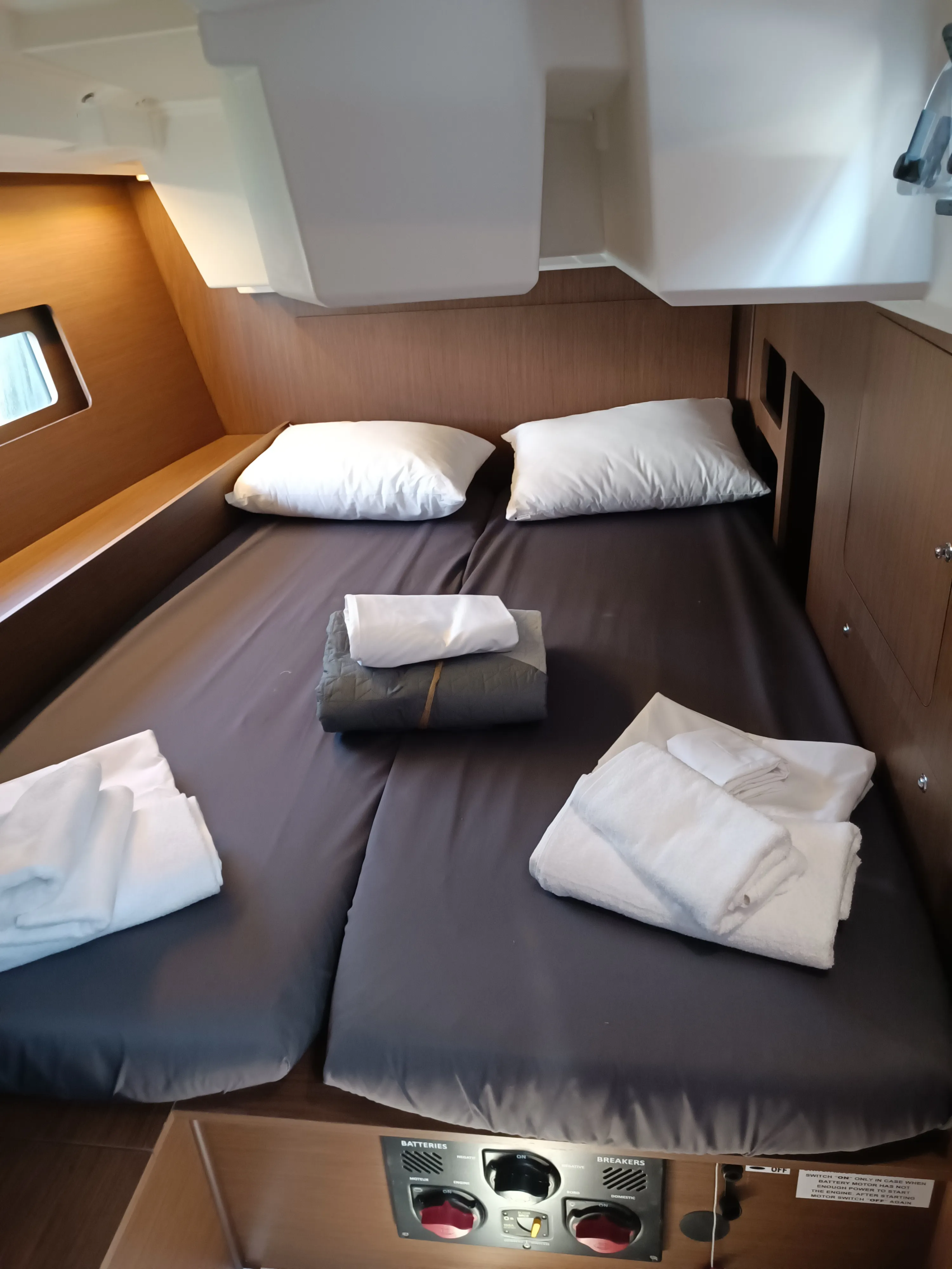 Oceanis 46.1 Bella — фотография яхты 9