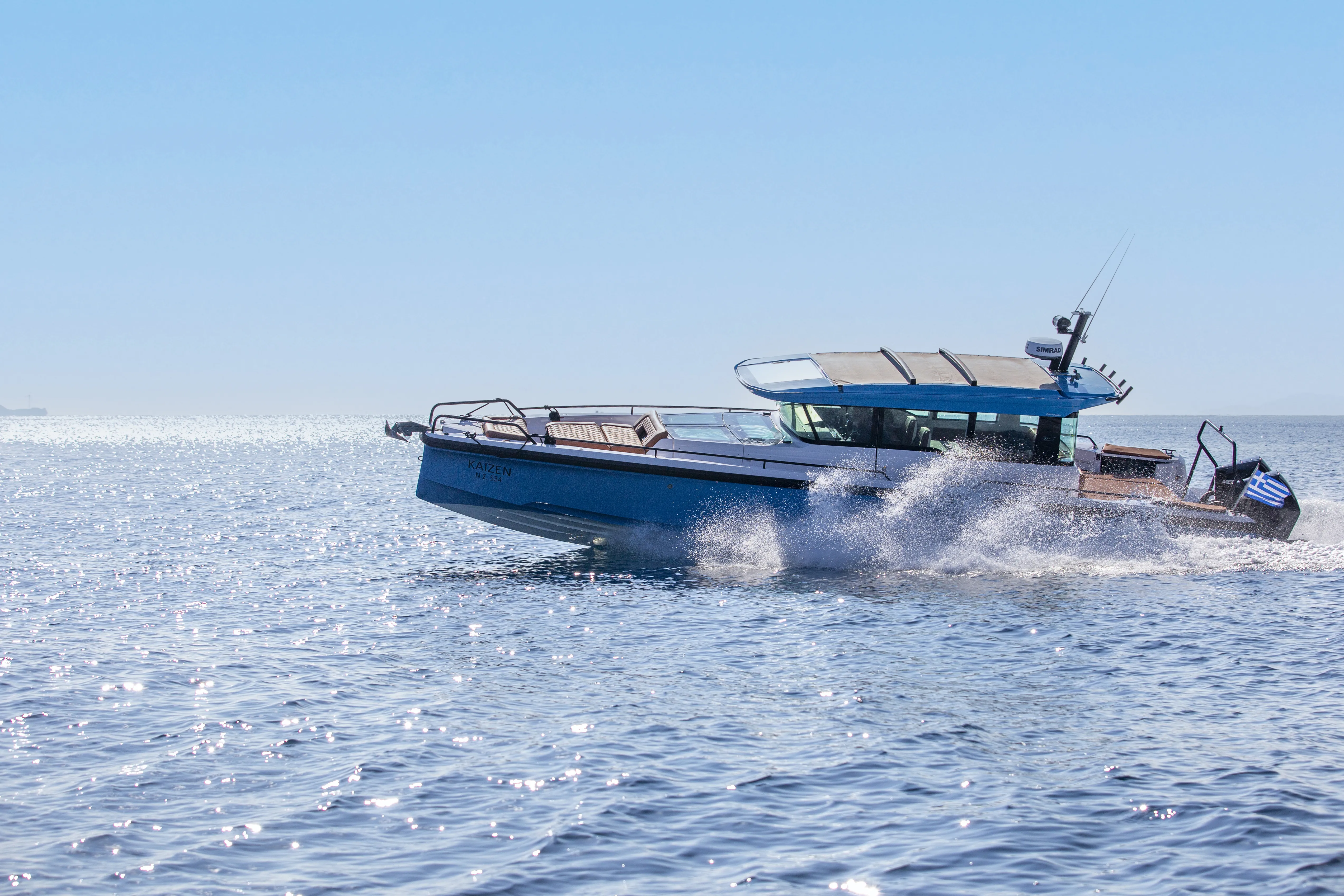 Axopar 37 XC Cross Cabin KAIZEN — fotografia jachty 2