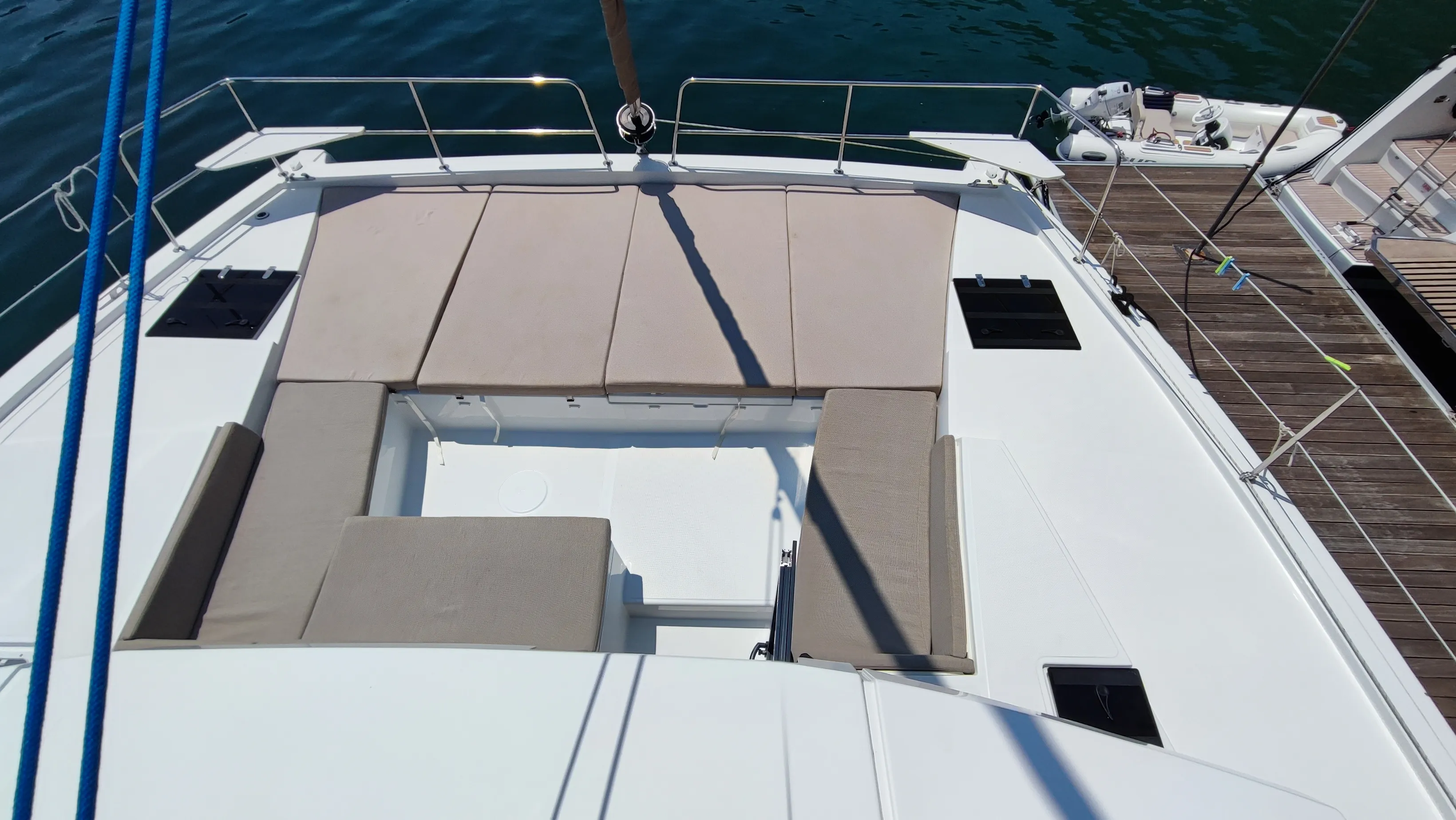 Bali 4.2 SERENITY — yacht photo 2