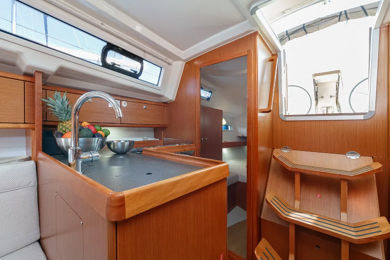 Bavaria 34 FIX — yacht photo 13