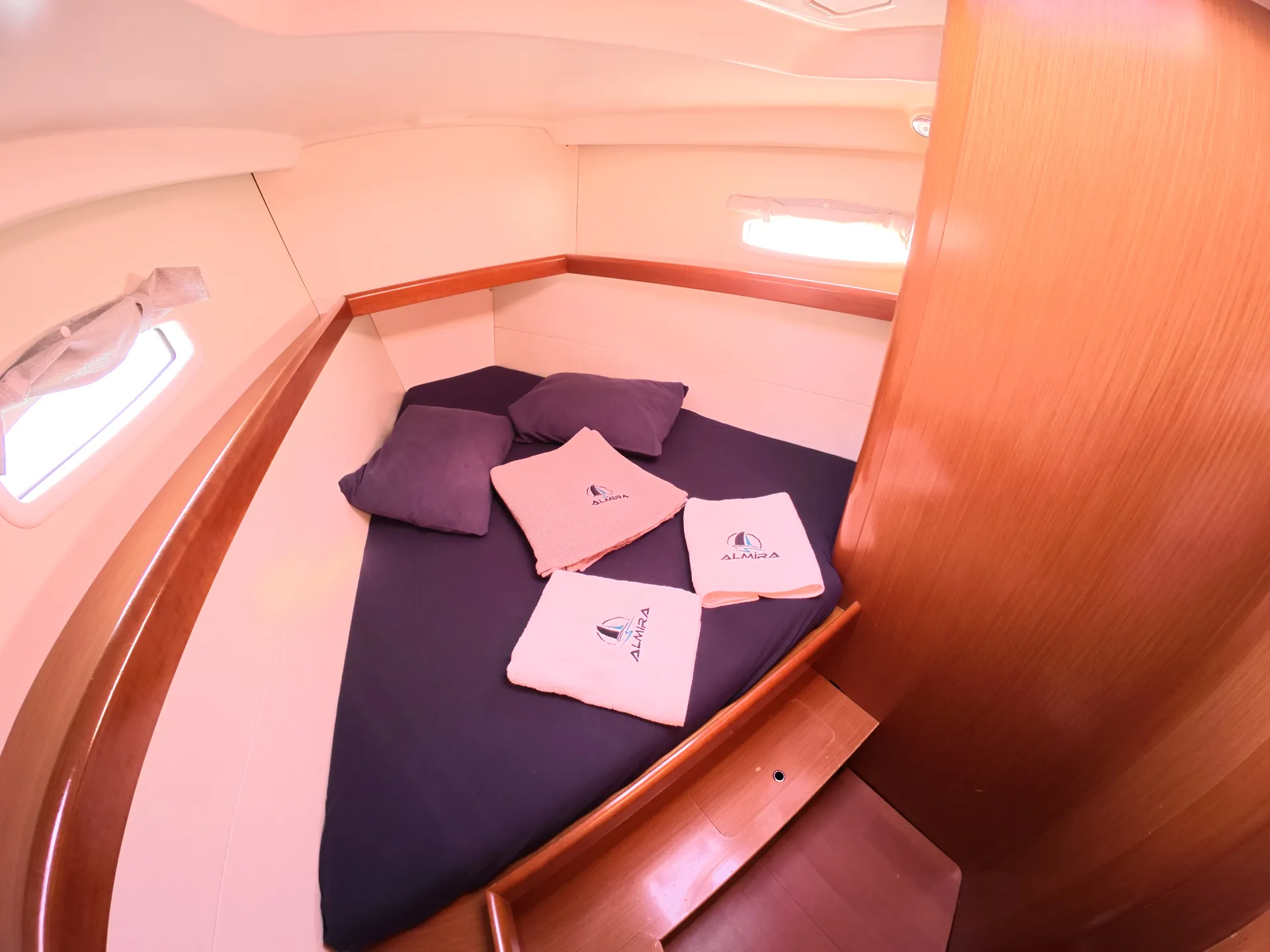 Oceanis 43 Wind Trail — фотография яхты 12