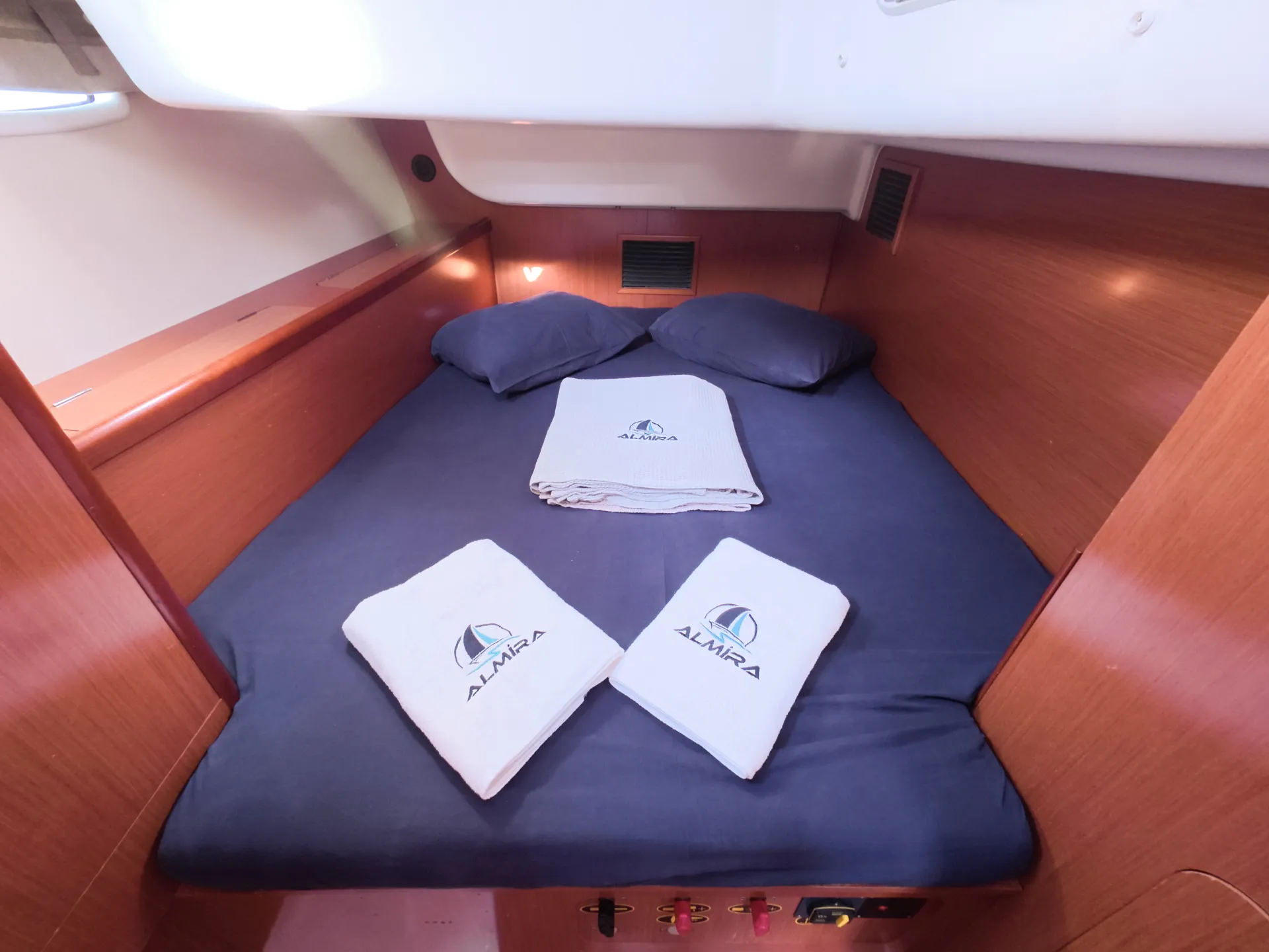 Oceanis 43 Wind Trail — фотография яхты 18