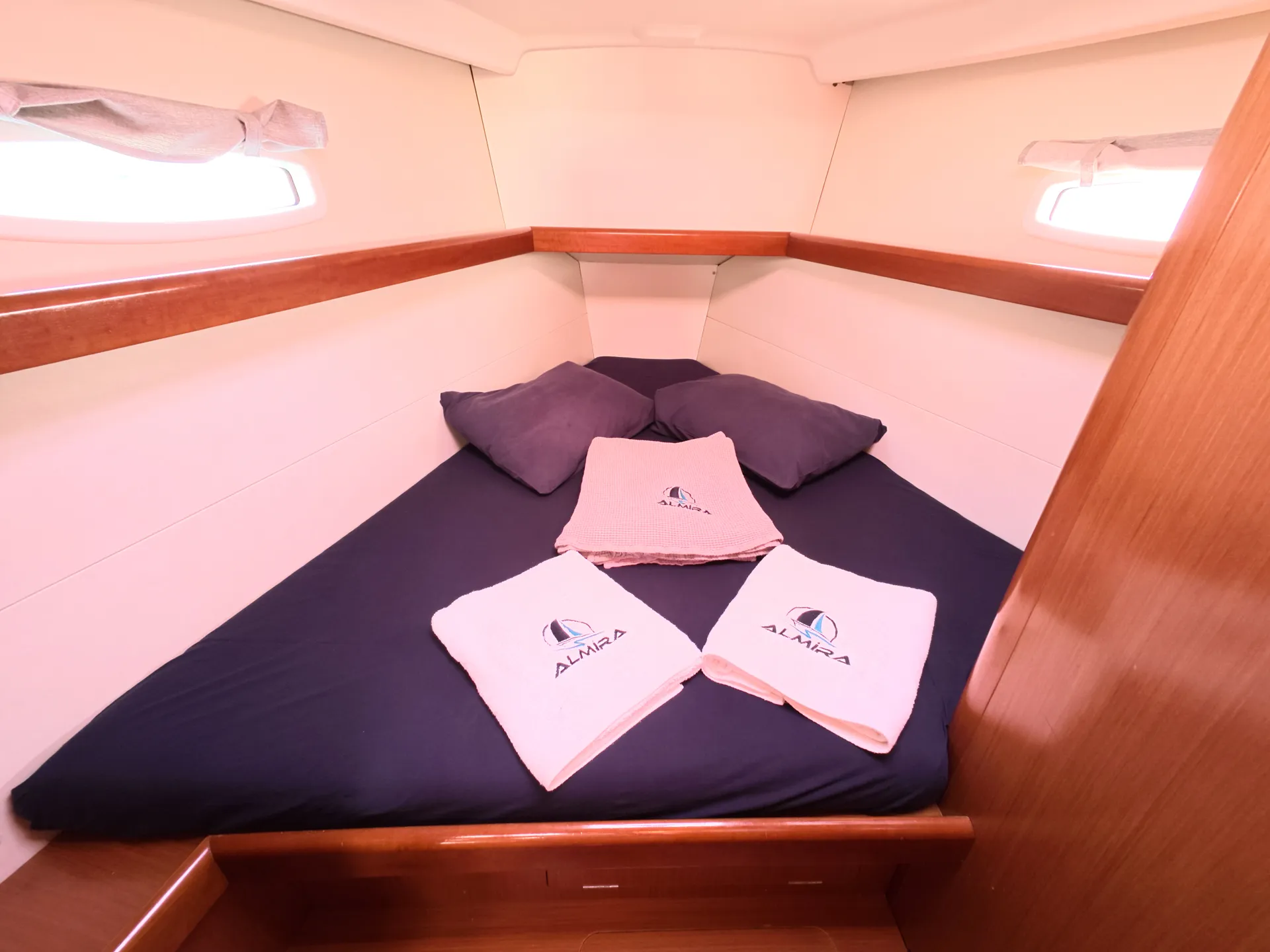 Oceanis 43 Wind Trail — фотография яхты 10
