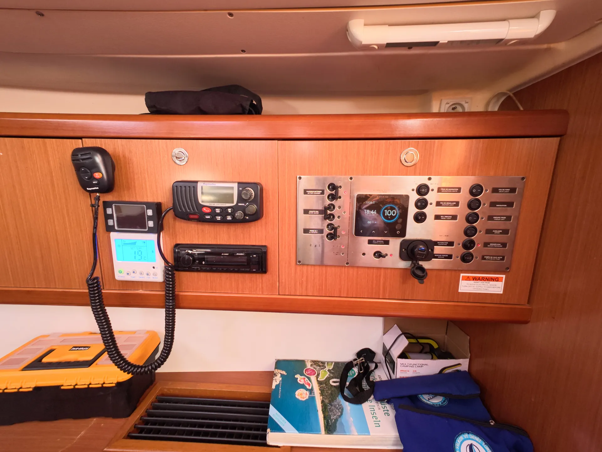 Oceanis 43 Wind Trail — фотография яхты 19