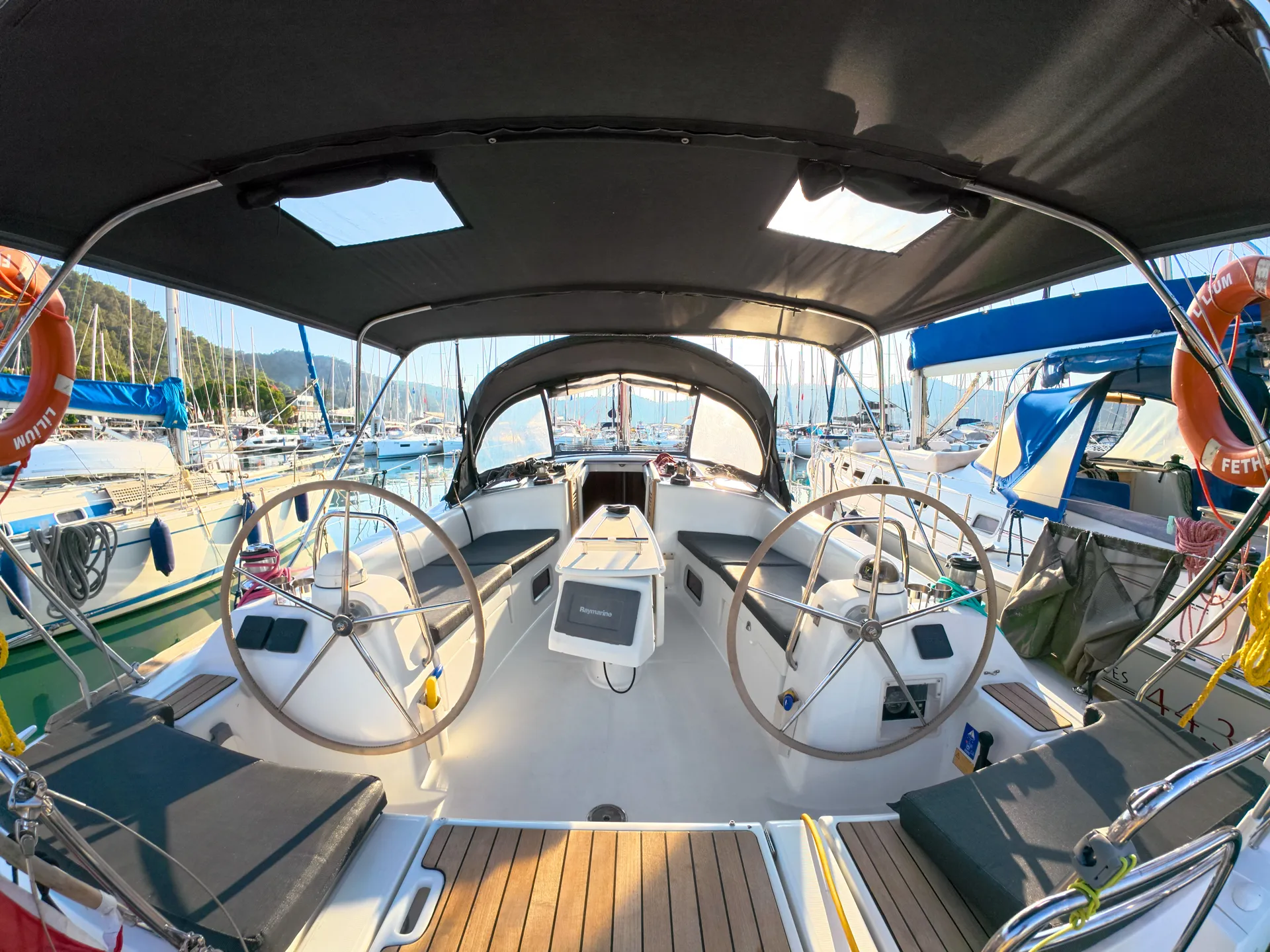 Oceanis 43 Wind Trail — фотография яхты 3
