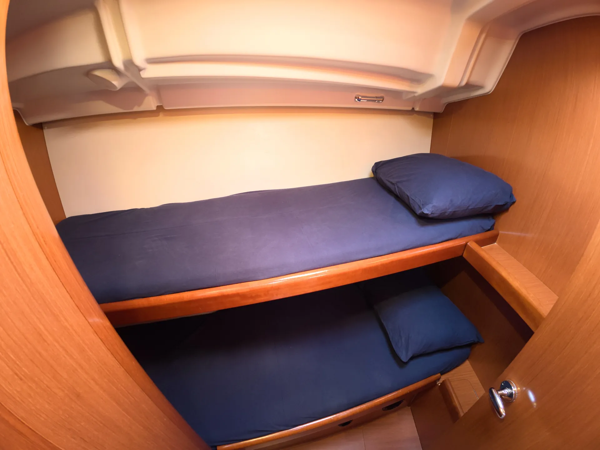 Oceanis 43 Wind Trail — фотография яхты 23