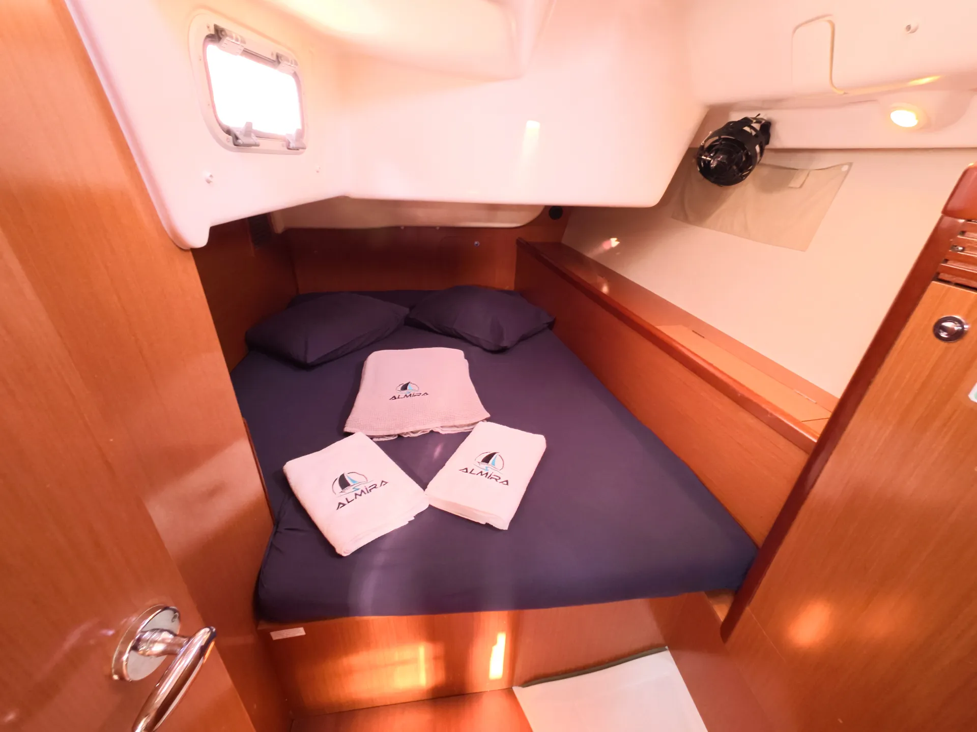 Oceanis 43 Wind Trail — фотография яхты 2