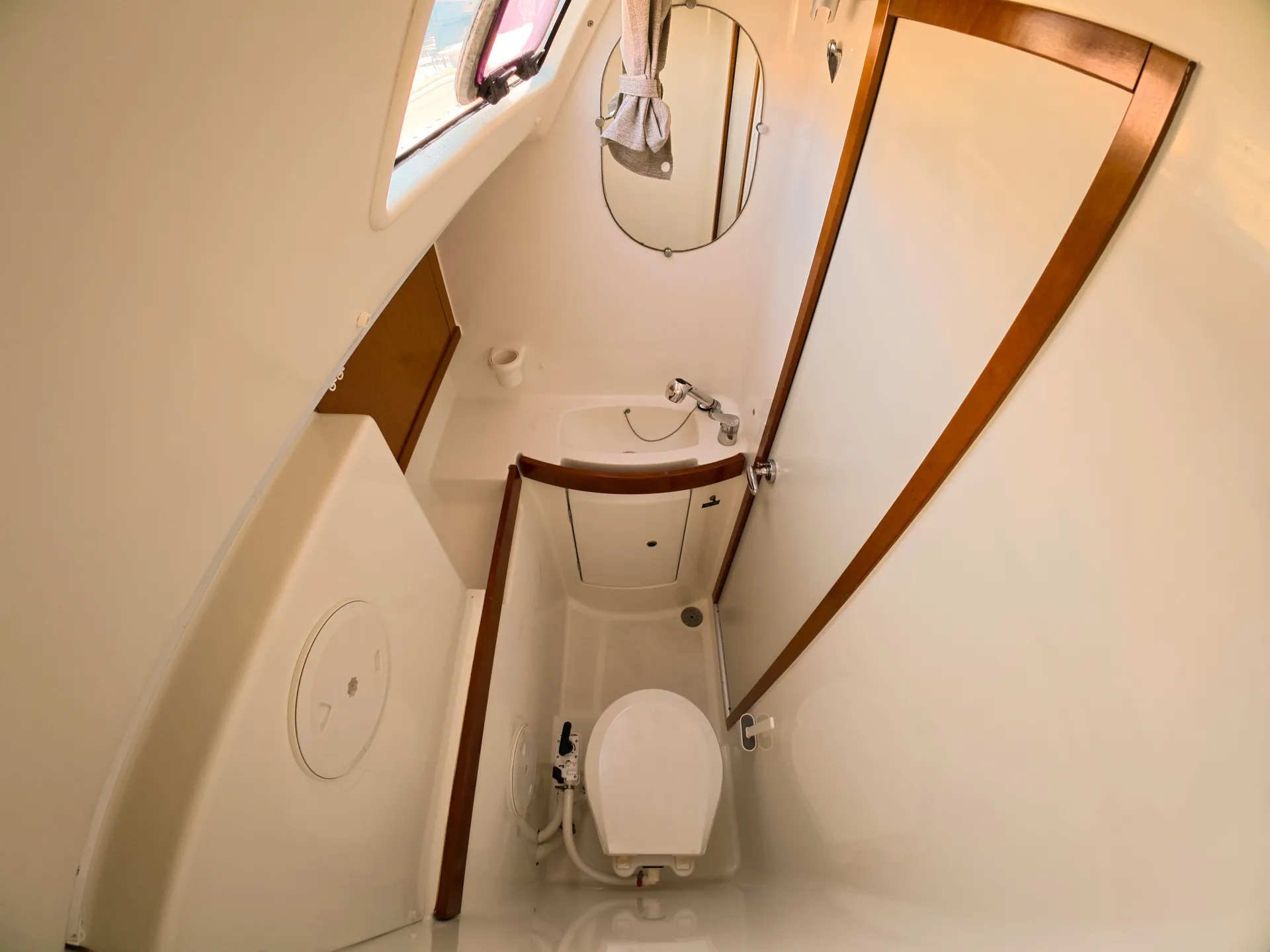 Oceanis 43 Wind Trail — фотография яхты 20