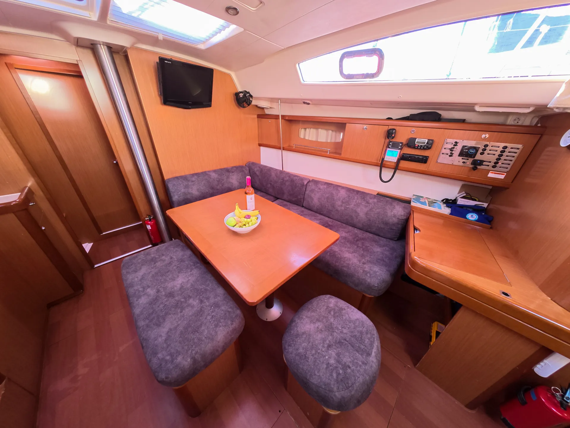 Oceanis 43 Wind Trail — фотография яхты 21