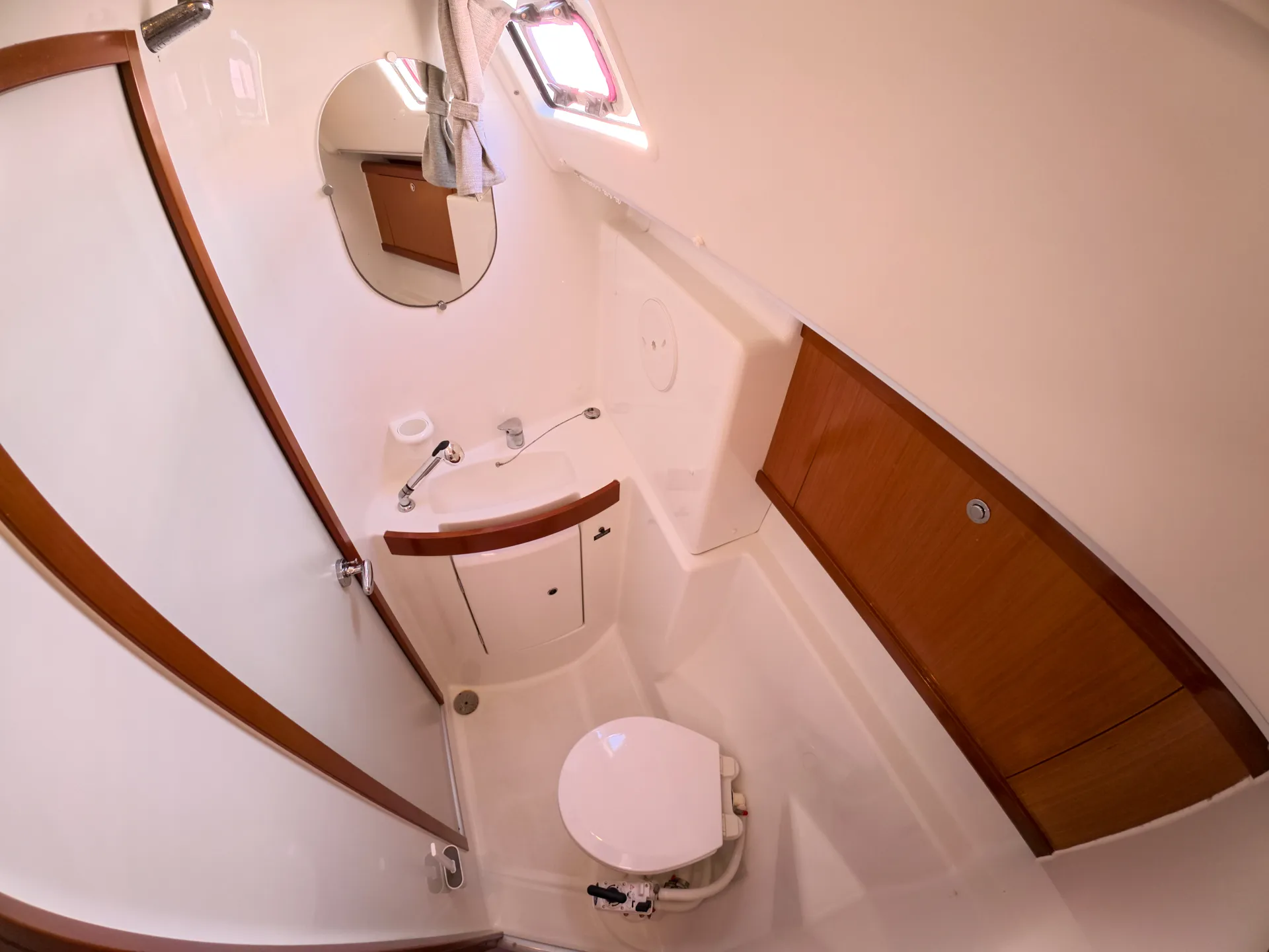 Oceanis 43 Wind Trail — фотография яхты 11