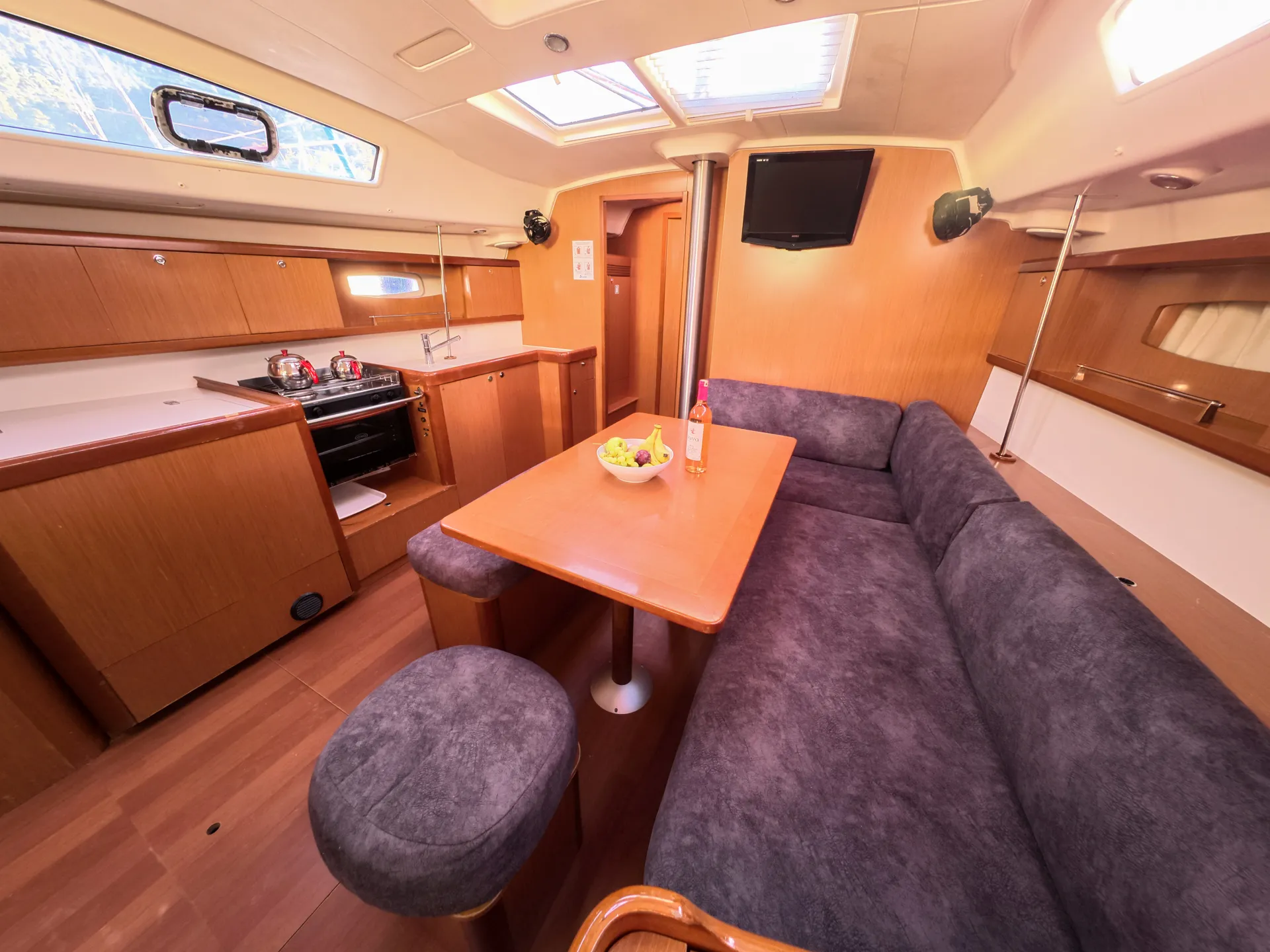 Oceanis 43 Wind Trail — фотография яхты 13