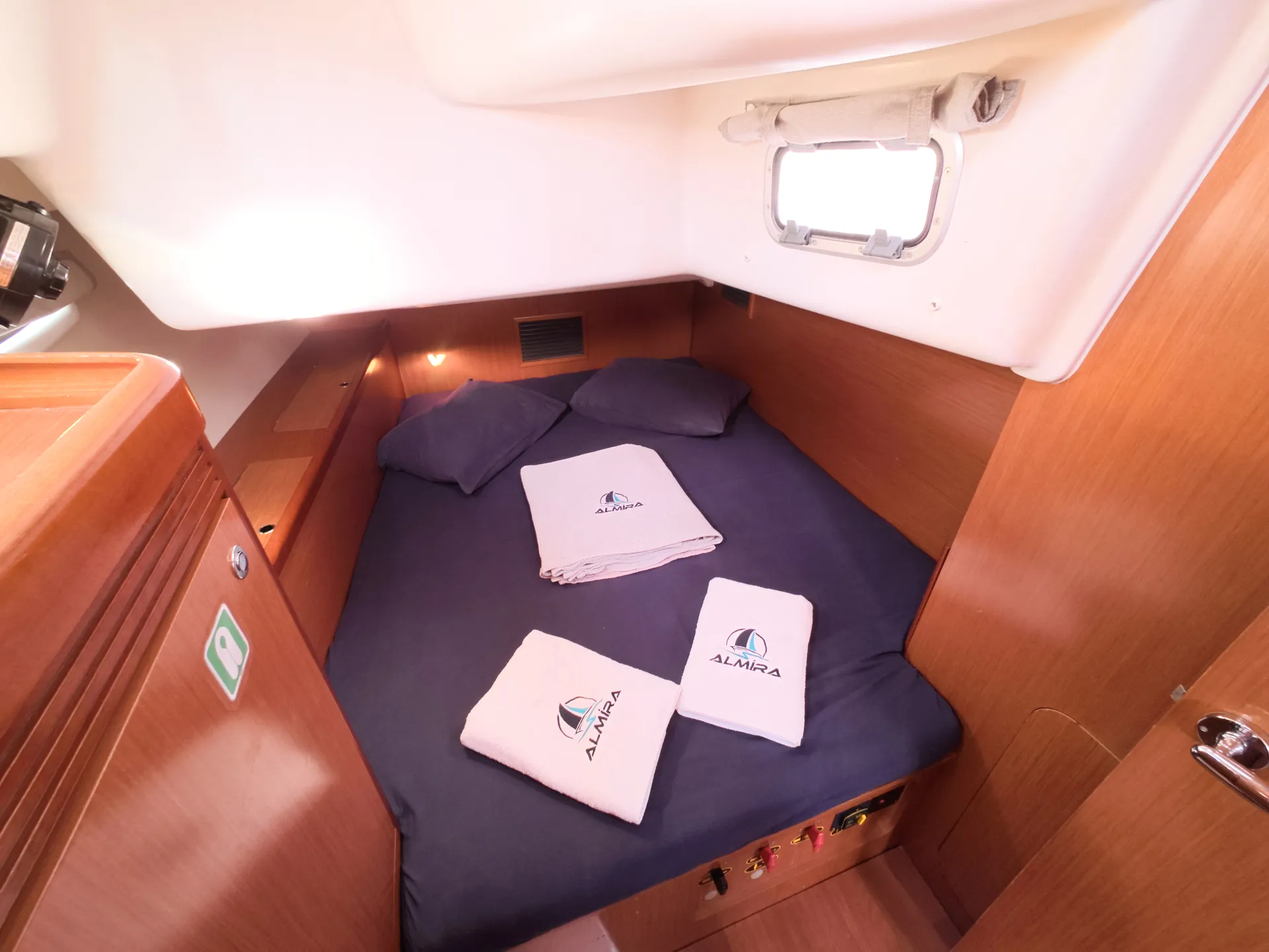Oceanis 43 Wind Trail — фотография яхты 9