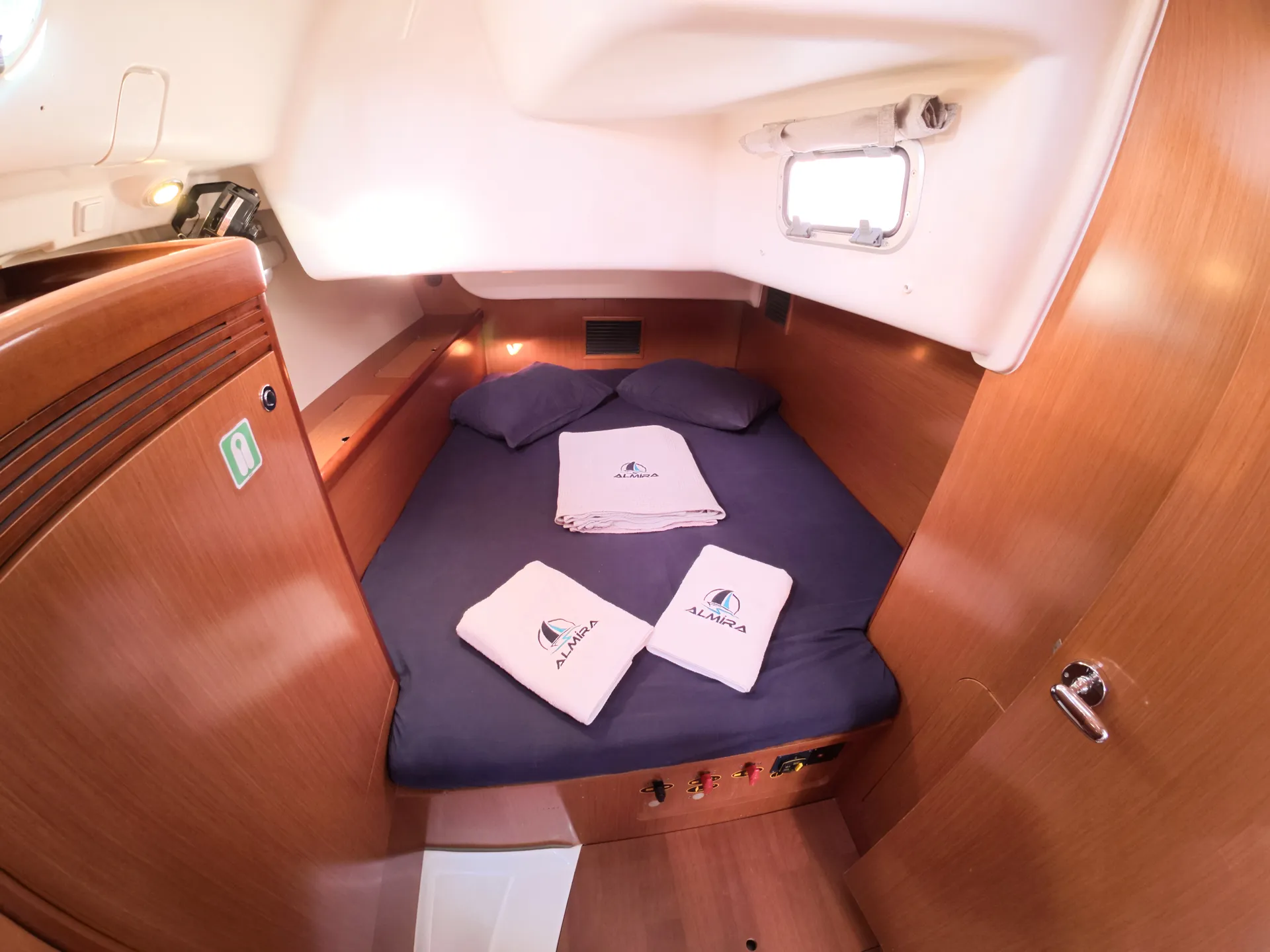 Oceanis 43 Wind Trail — фотография яхты 5