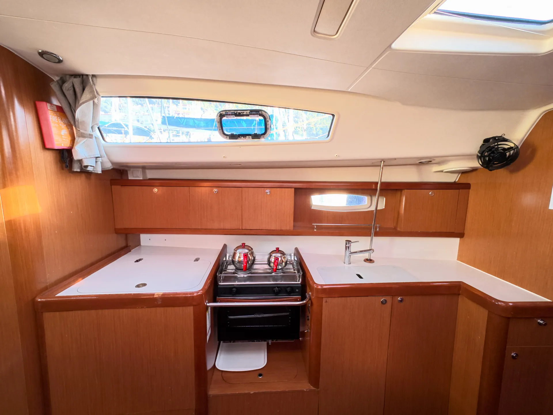 Oceanis 43 Wind Trail — фотография яхты 4