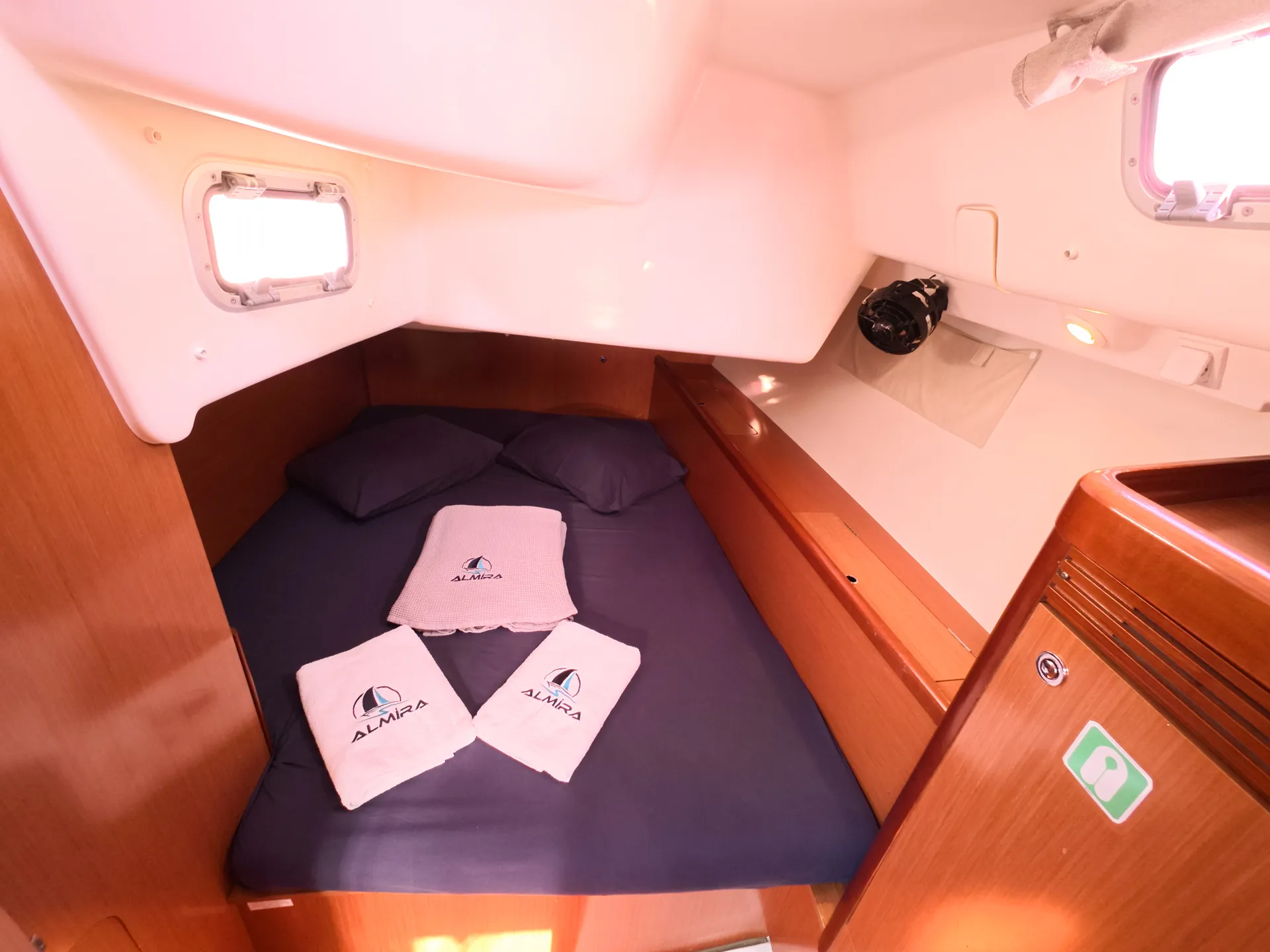 Oceanis 43 Wind Trail — фотография яхты 22