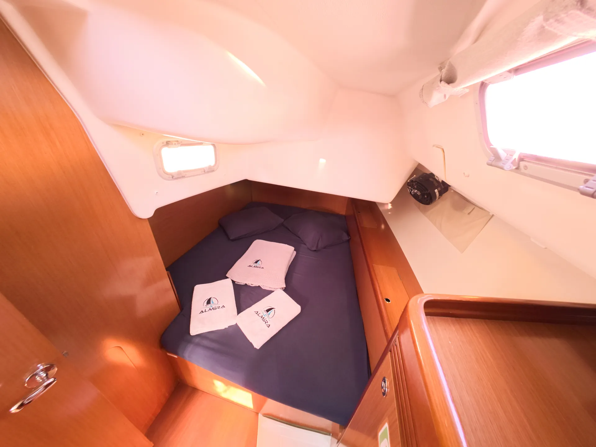 Oceanis 43 Wind Trail — фотография яхты 8