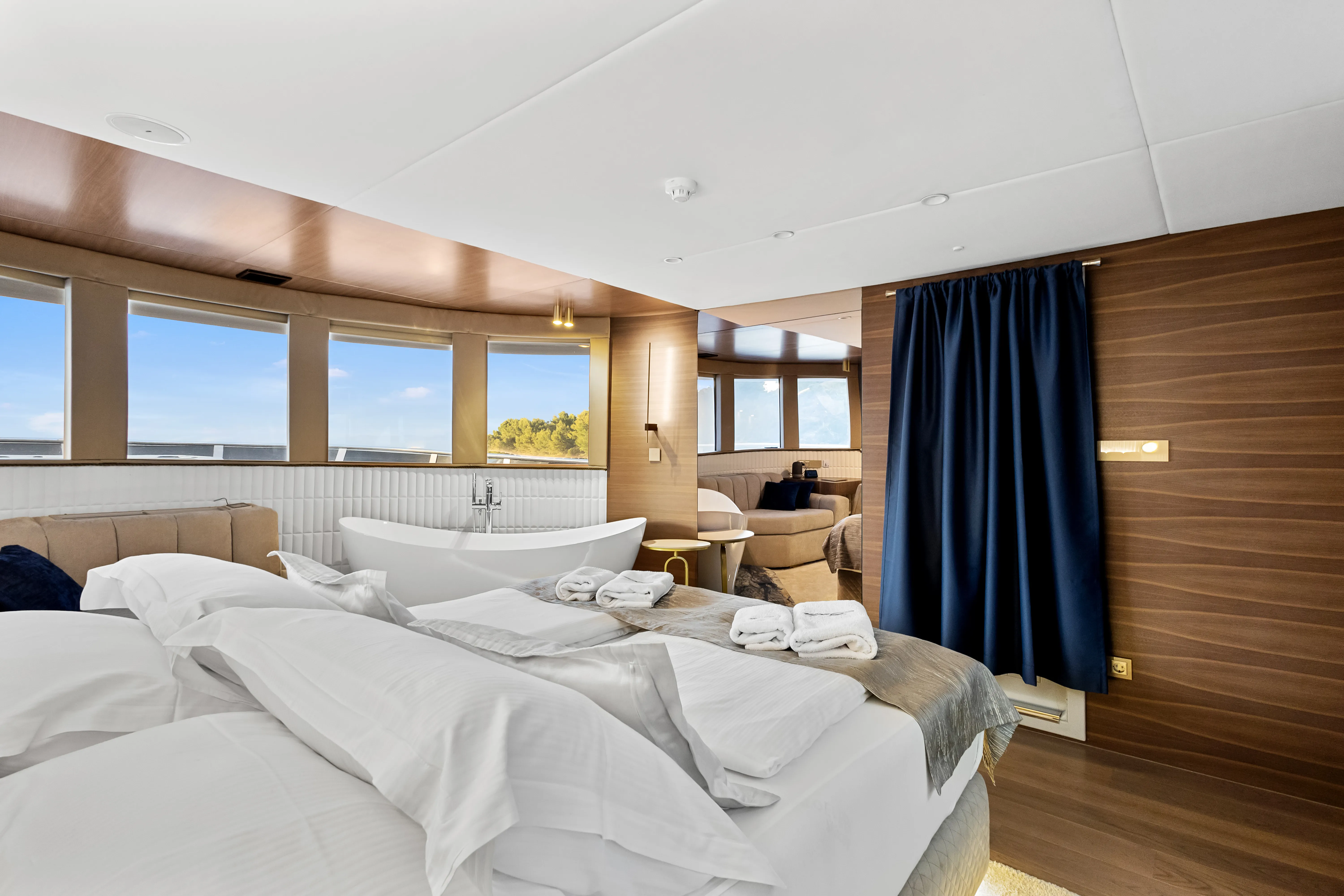 Motoryacht Bella — yacht photo 3