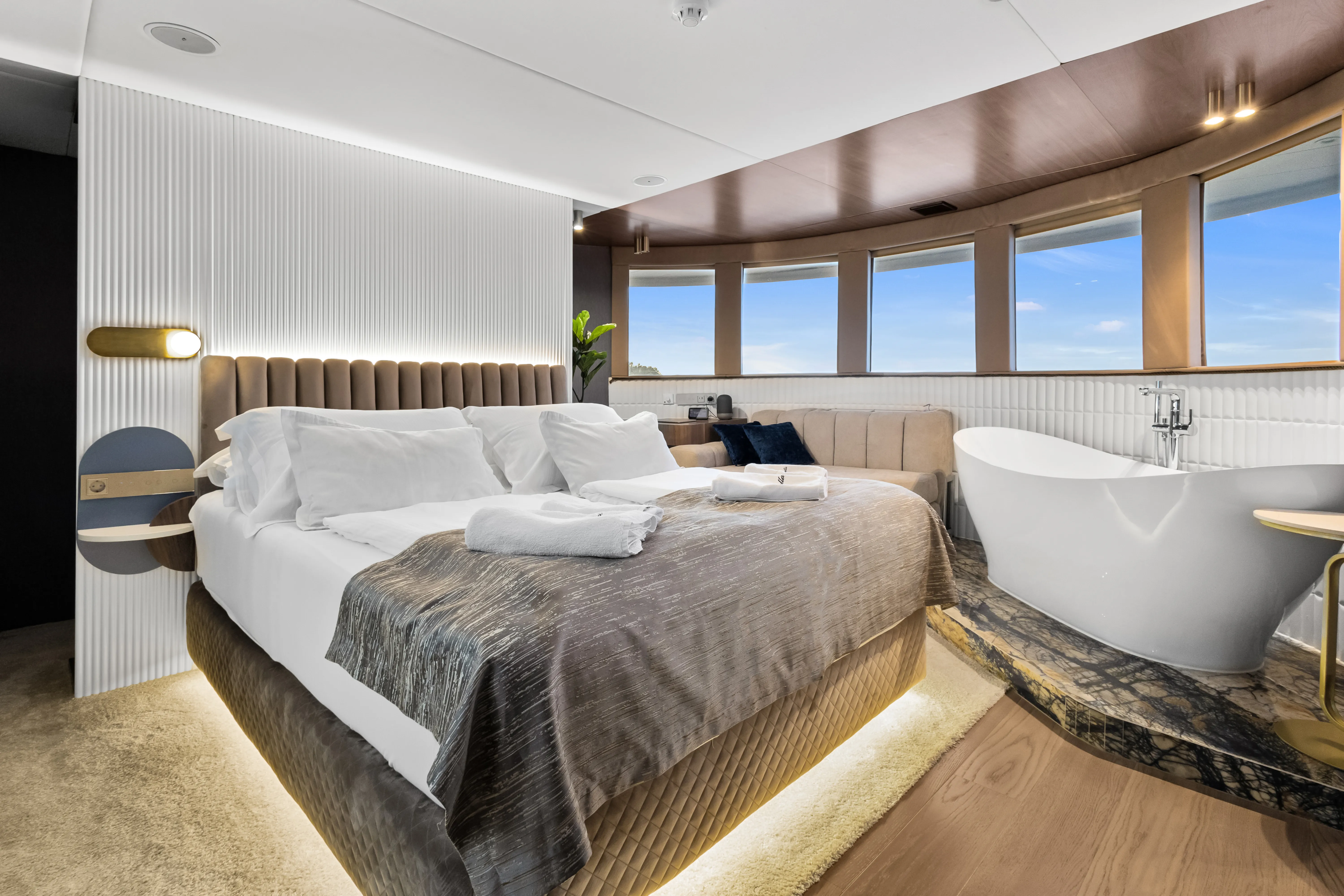 Motoryacht Bella — yacht photo 36