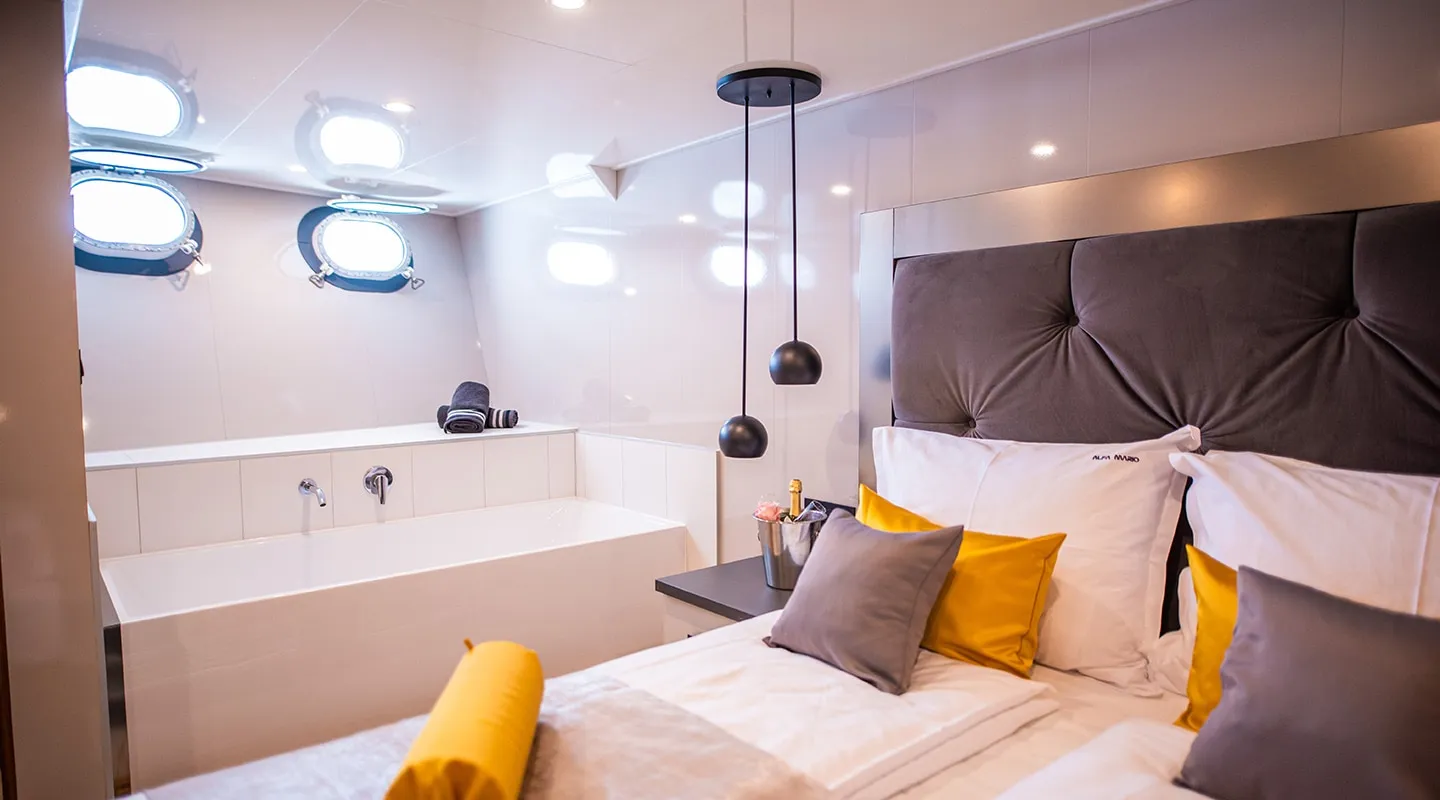 Motoryacht Alfa Mario — Yachtfoto 2