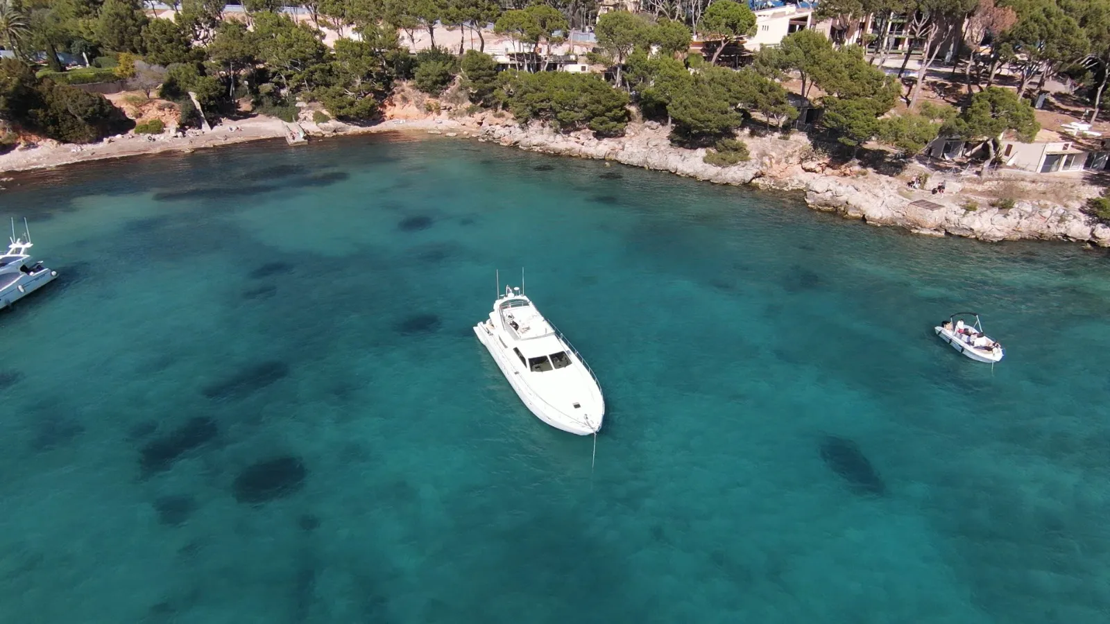Ferretti 175 FLY Tres Sirenas — yacht photo 37
