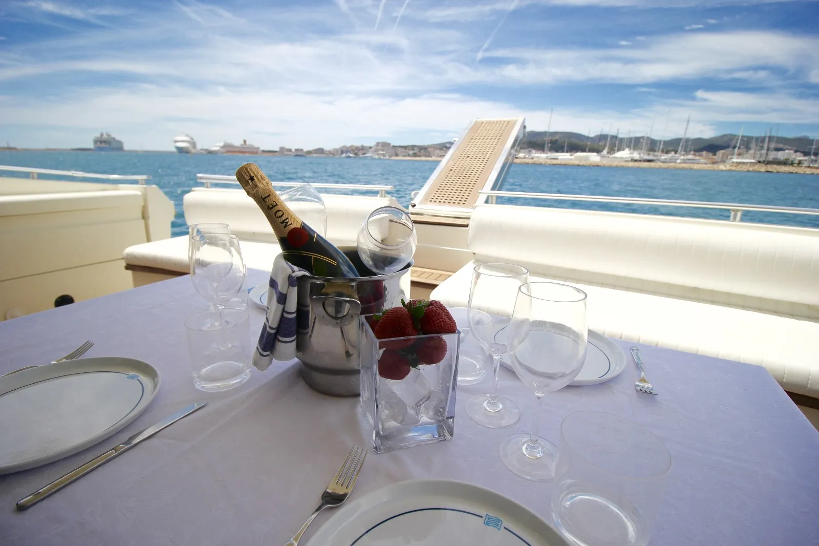 Ferretti 175 FLY Tres Sirenas — yacht photo 20