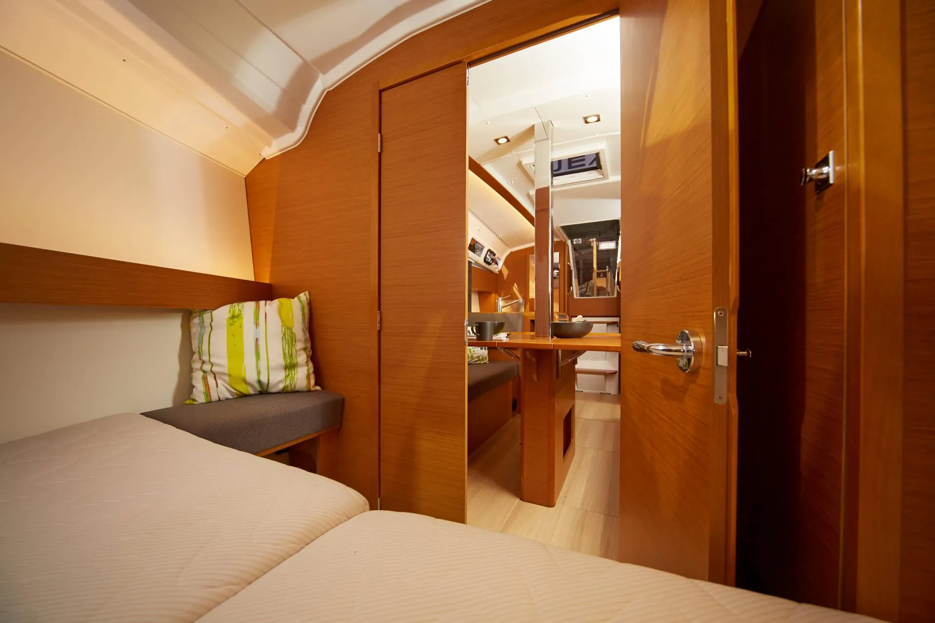 Sun Odyssey 349 NOVARA — jahtikuva 2
