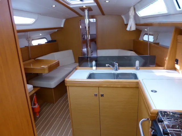 Sun Odyssey 36i Scooby-Doo — снимка на яхтата 5