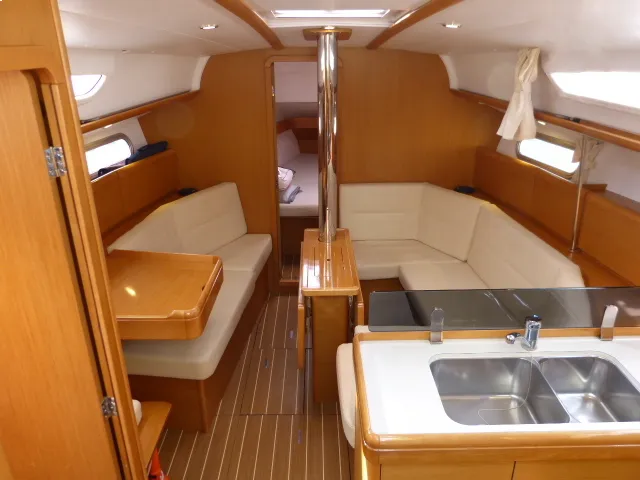Sun Odyssey 36i Scooby-Doo — снимка на яхтата 2