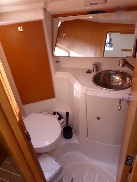 Sun Odyssey 36i Scooby-Doo — снимка на яхтата 18