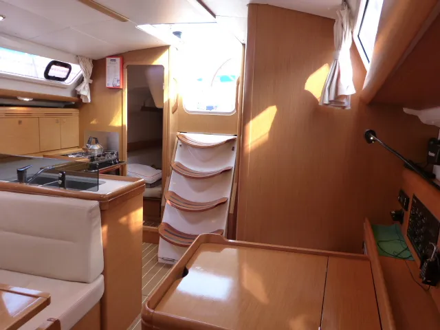 Sun Odyssey 36i Scooby-Doo — снимка на яхтата 16