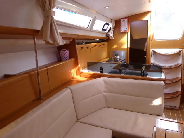 Sun Odyssey 36i Scooby-Doo — снимка на яхтата 12