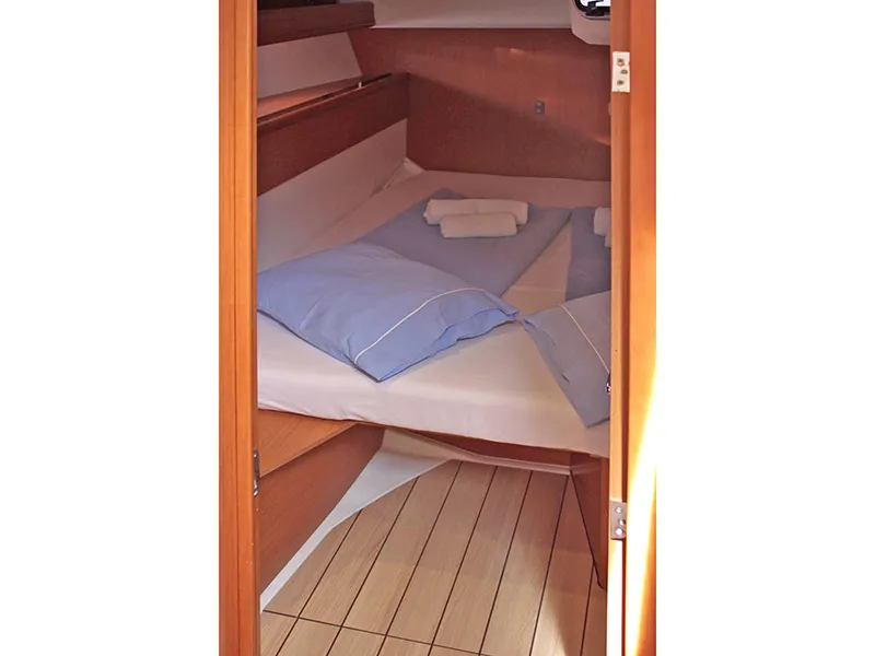 Jeanneau 53 Zeus — yacht photo 2