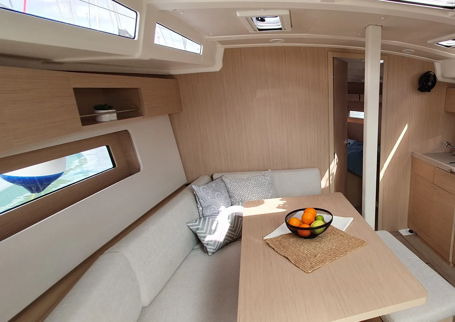 Oceanis 37.1 BREEZE — fotografia jachty 2