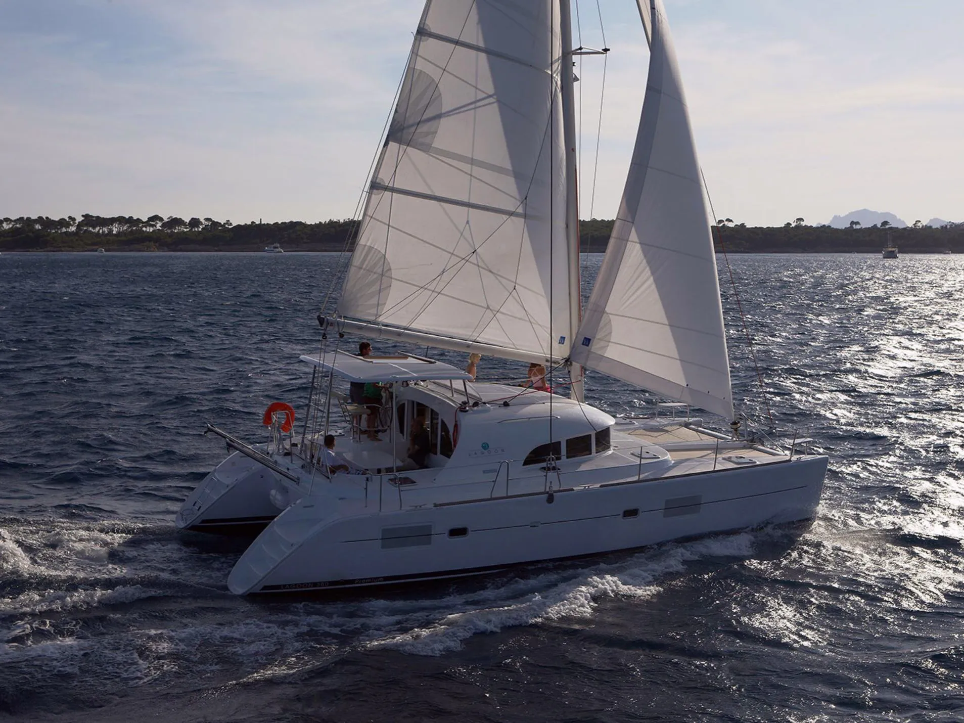 Lagoon 380 S2 Poe Vai — jahtikuva 2
