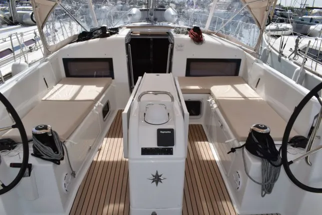 Sun Odyssey 440 PROUD MARY — фотография яхты 7