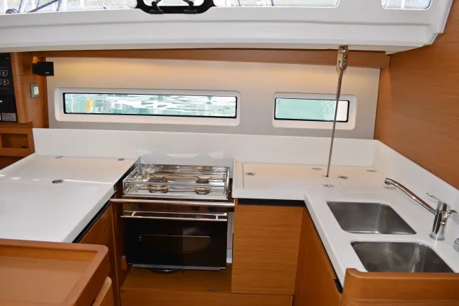 Sun Odyssey 440 PROUD MARY — фотография яхты 4