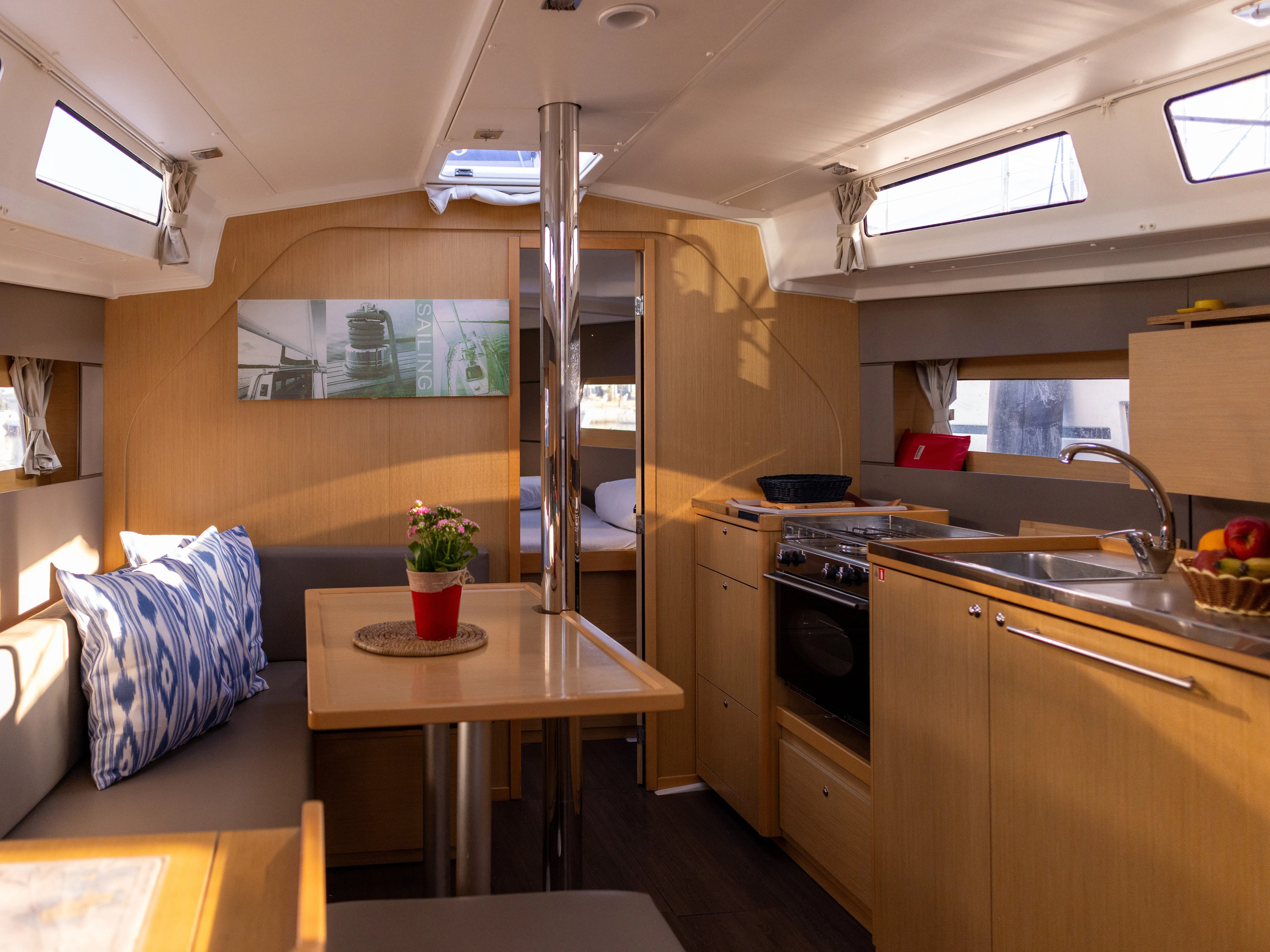 Oceanis 38 MOIN — yacht photo 10