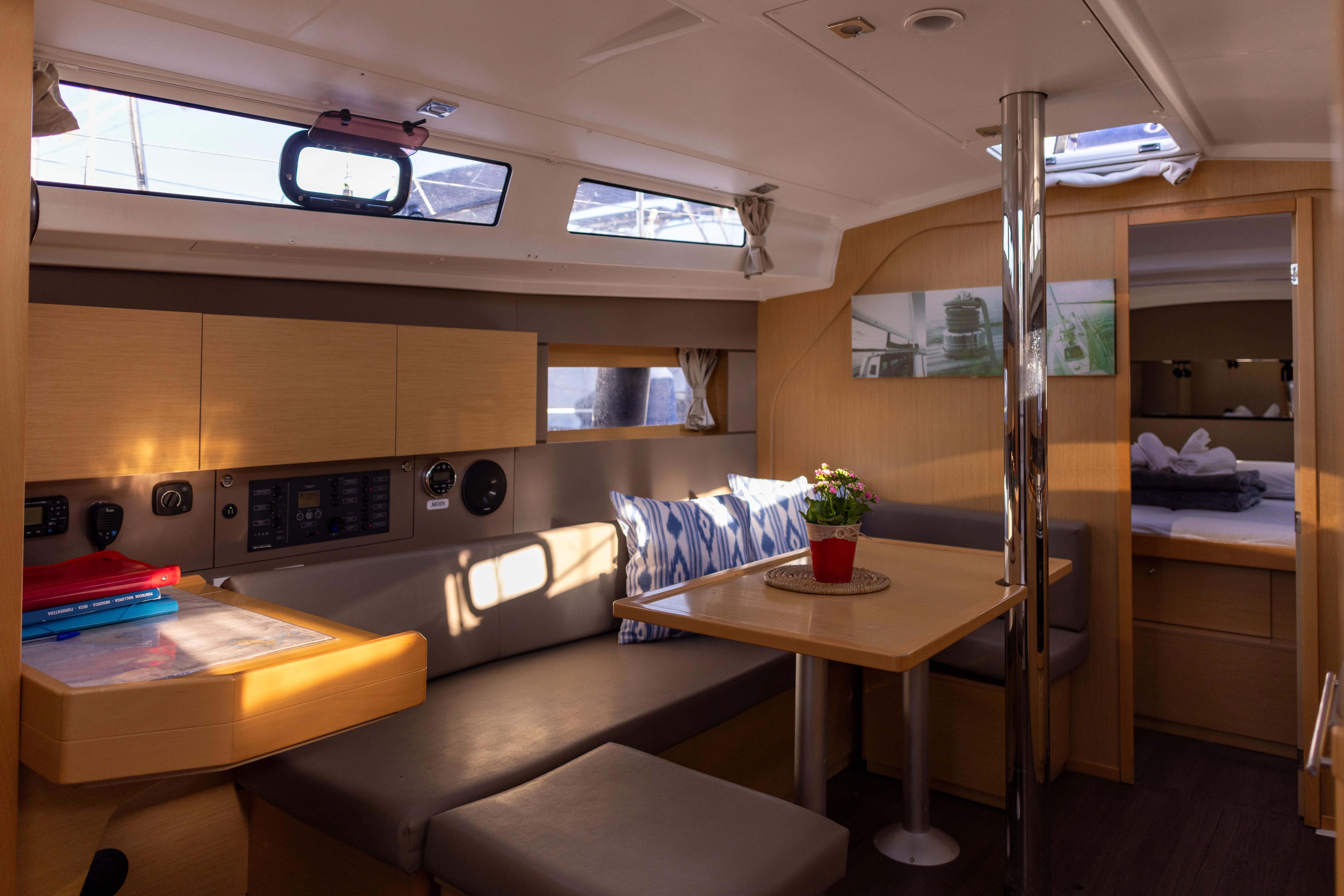 Oceanis 38 MOIN — yacht photo 6