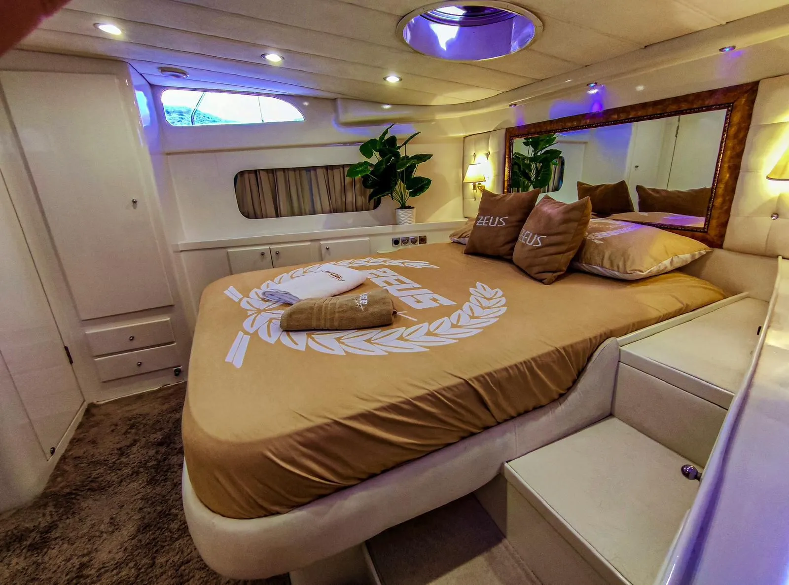 Custom built 183 ZEUS — yacht photo 15