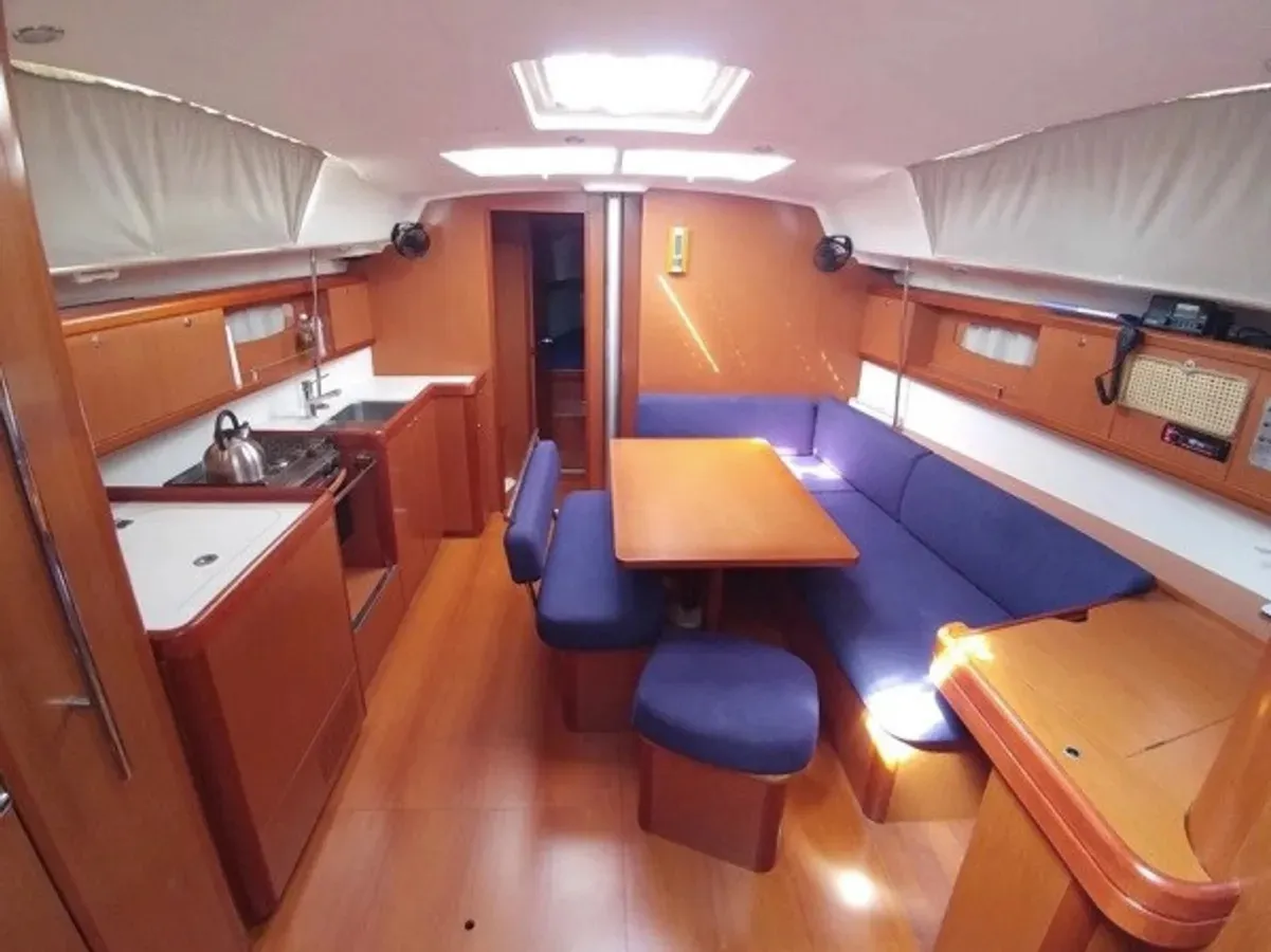Oceanis 43 BELUGA REBUILT 218 — foto dello yacht n. 2
