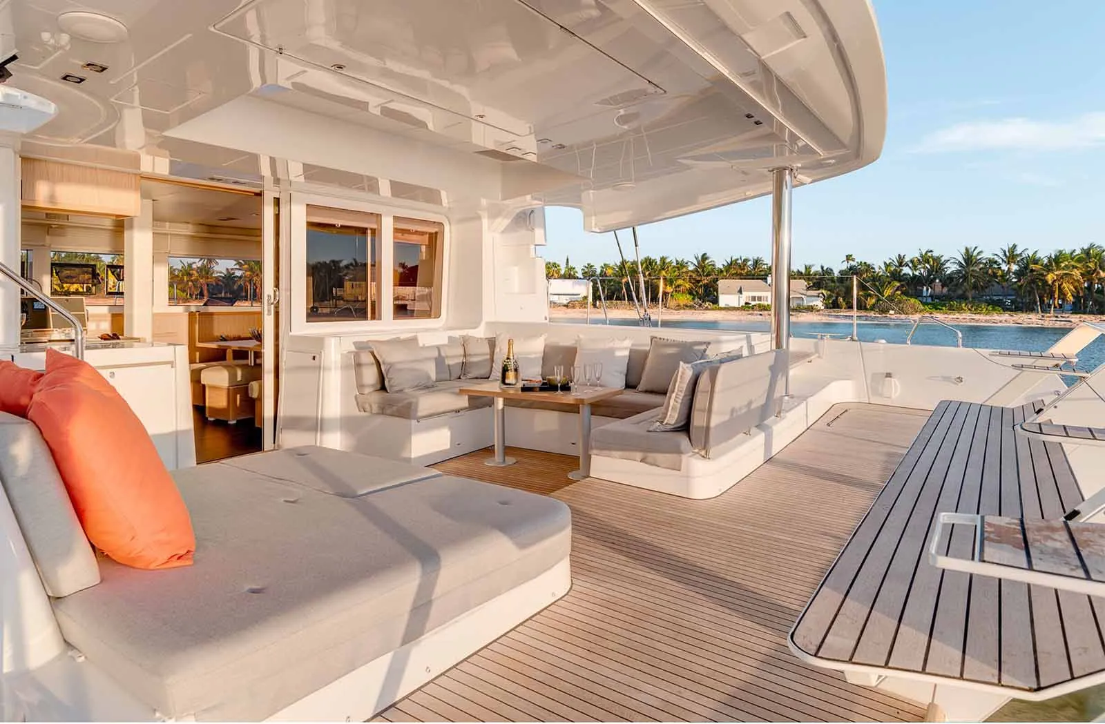 Lagoon 52 Queen of Hearts (A/C - Generator - Refit 2022) — фотография яхты 6