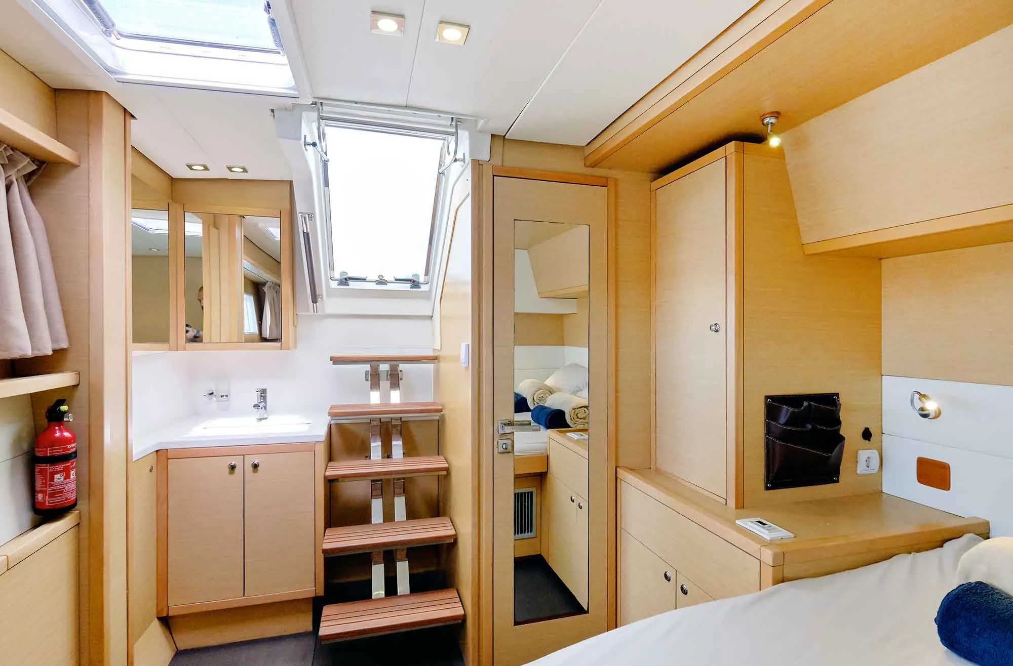Lagoon 52 Queen of Hearts (A/C - Generator - Refit 2022) — фотография яхты 3