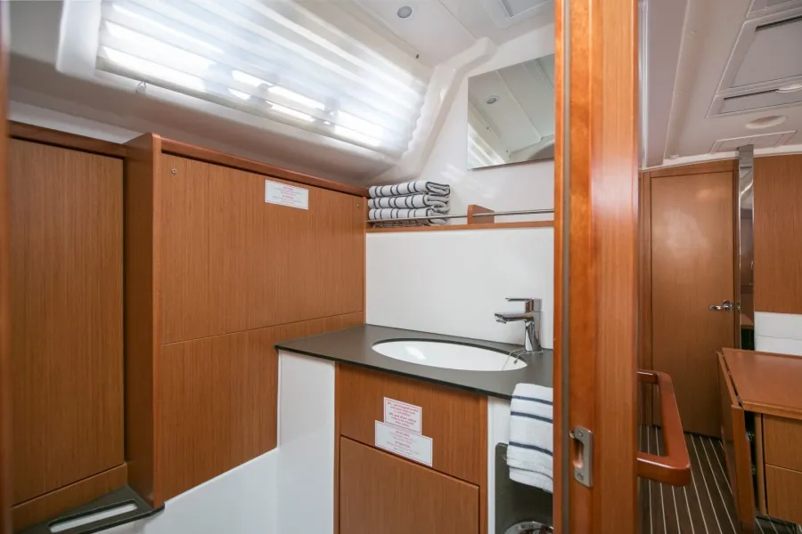 Bavaria Cruiser 37 ALANI — фотография яхты 14