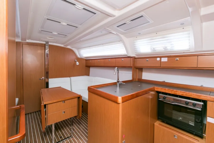Bavaria Cruiser 37 ALANI — фотография яхты 11