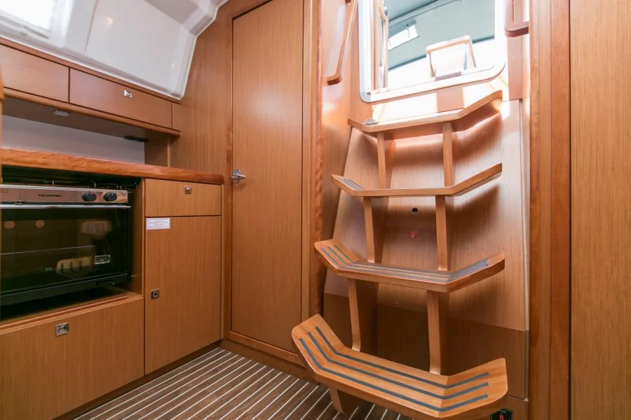 Bavaria Cruiser 37 ALANI — фотография яхты 12